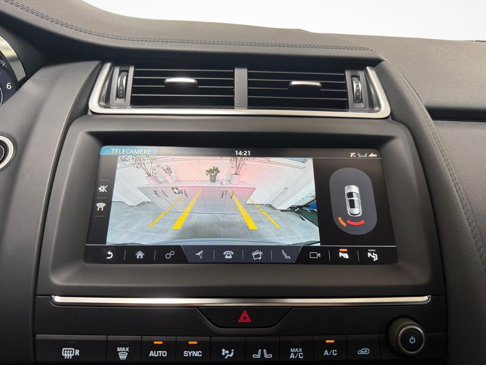 JAGUAR E-Pace 2.0 T 200 SE AWD - Pneumatici invernali inclusi-image-13