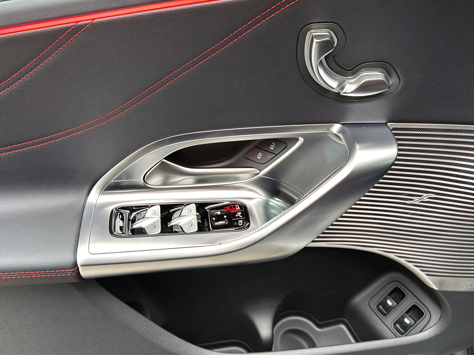 MERCEDES-BENZ GLC 400 4Matic EQ-image-12