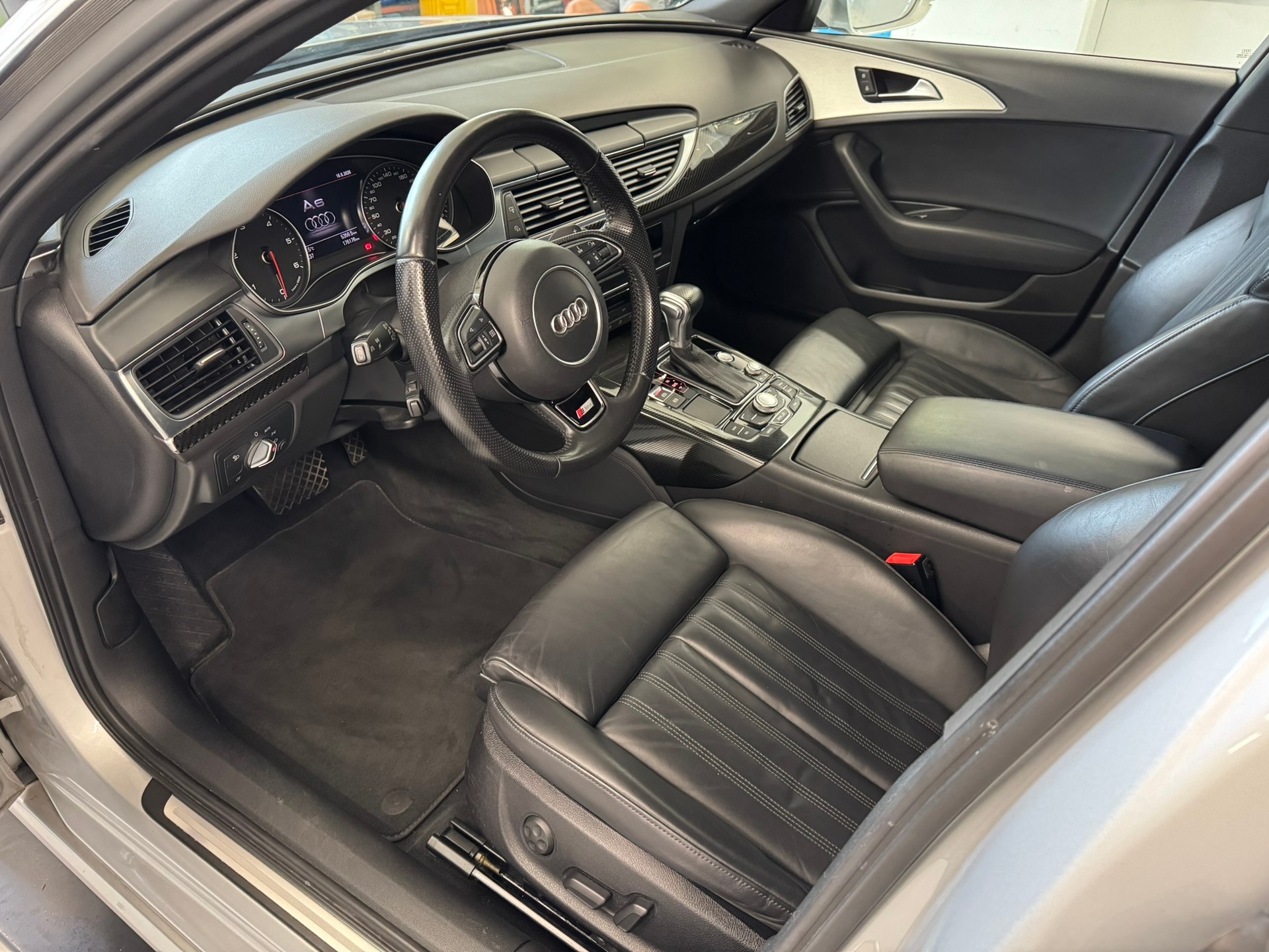 AUDI A6 Avant 3.0 TDI V6 quattro S-tronic-image-8