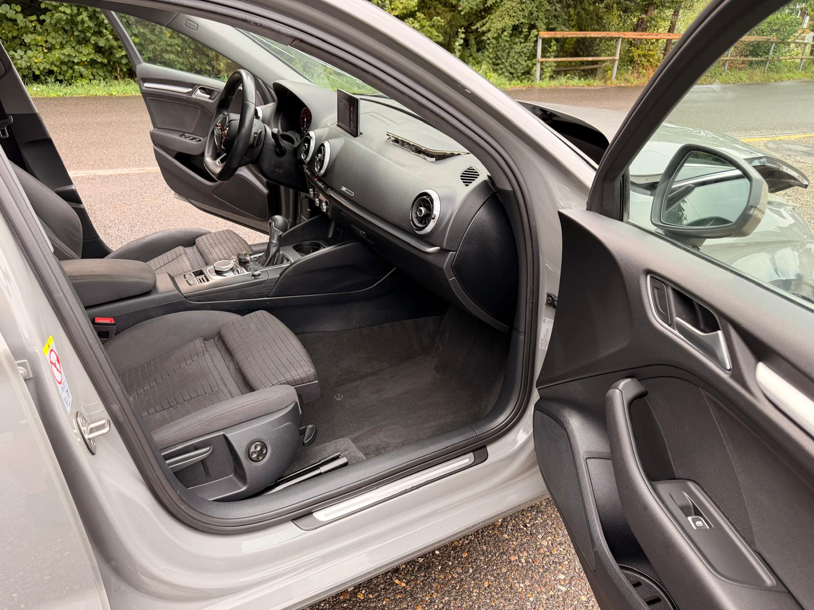 AUDI A3 Sportback 35 TFSI S-tronic-image-12