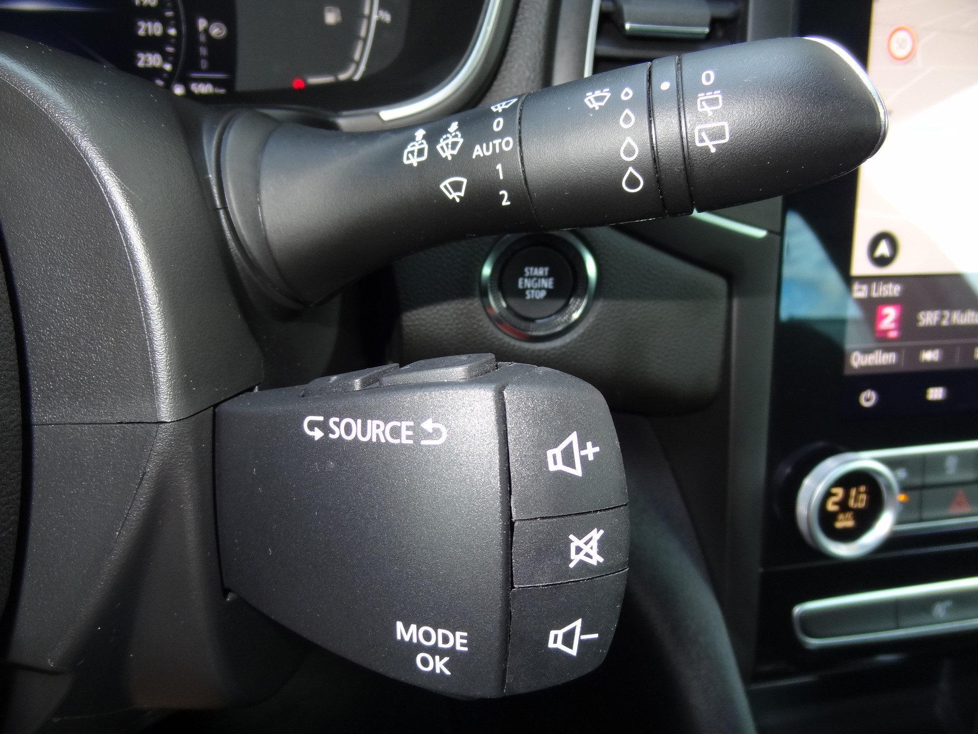 RENAULT Mégane Grandtour 1.3 16V Turbo Techno EDC-image-19