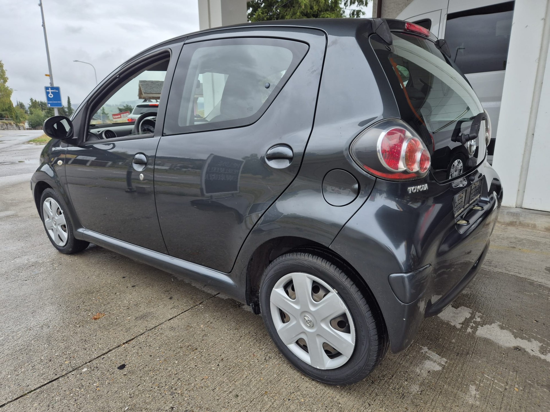 TOYOTA Aygo 1.0 Linea Luna-image-3