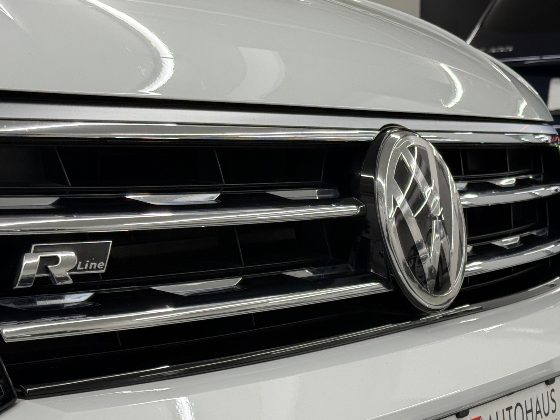 VW Tiguan 2.0 TDI R-LINE 4Motion DSG + AHK-image-12