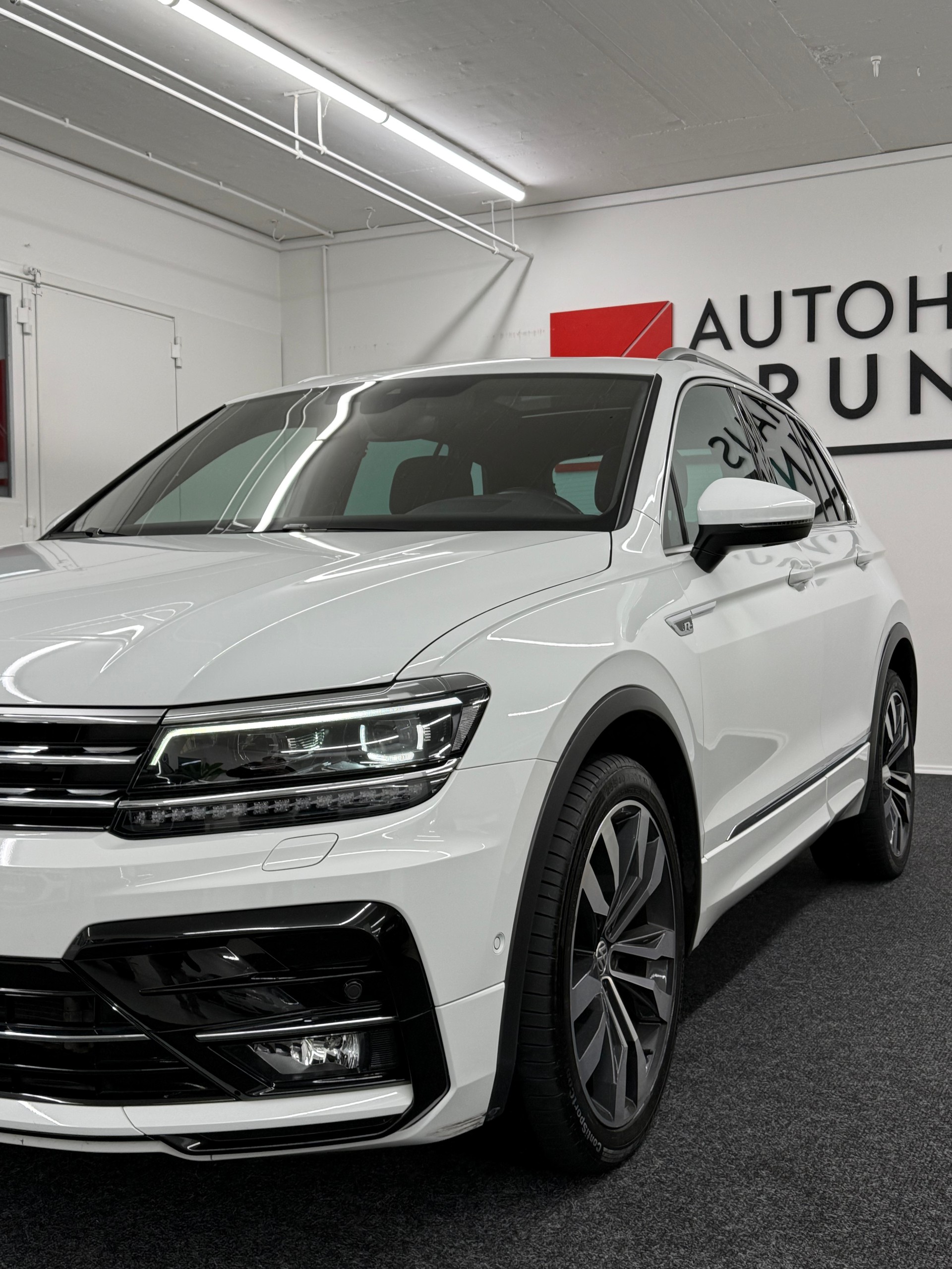 VW Tiguan 2.0 TDI R-LINE 4Motion DSG + AHK-image-8