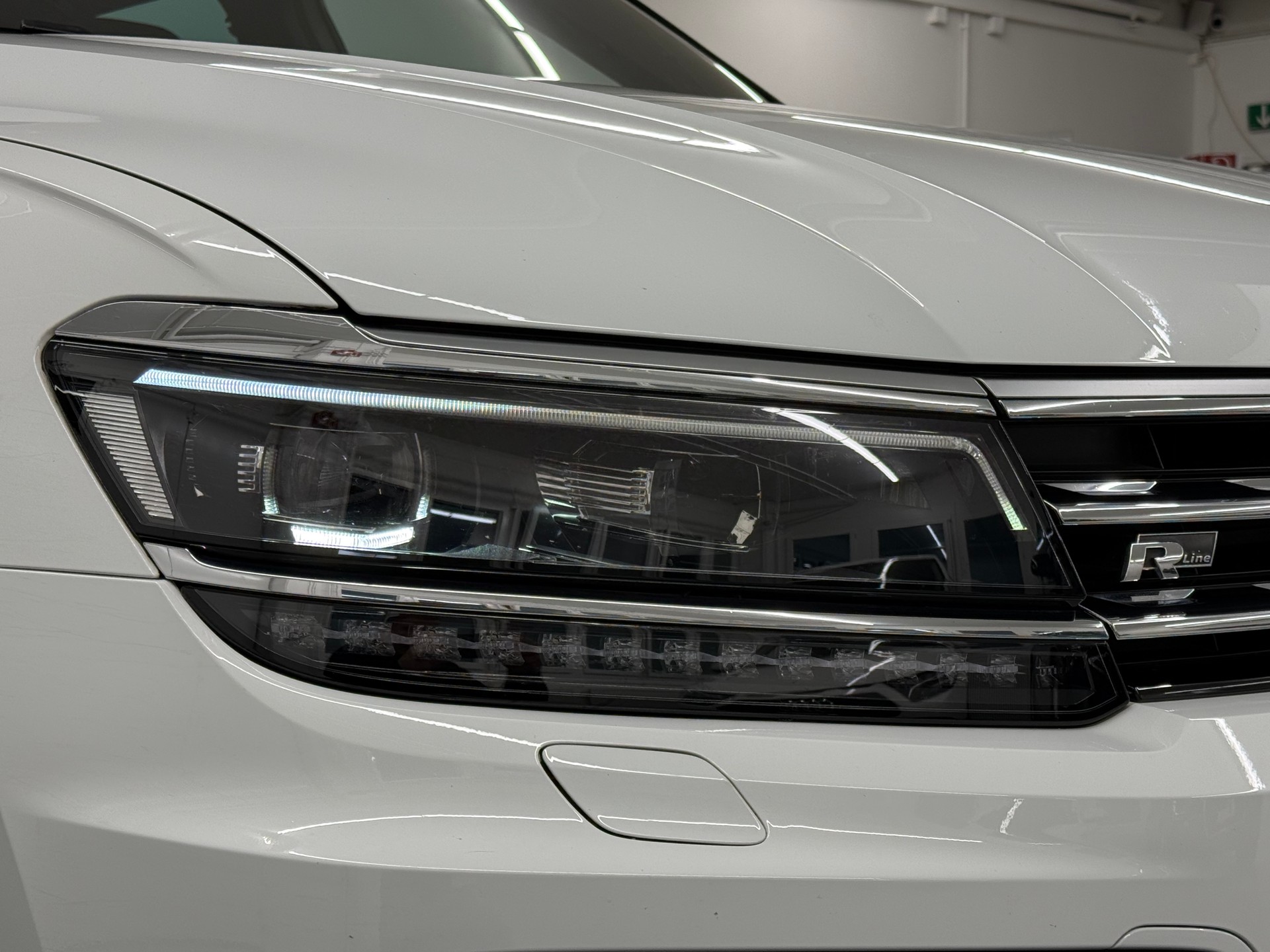 VW Tiguan 2.0 TDI R-LINE 4Motion DSG + AHK-image-10