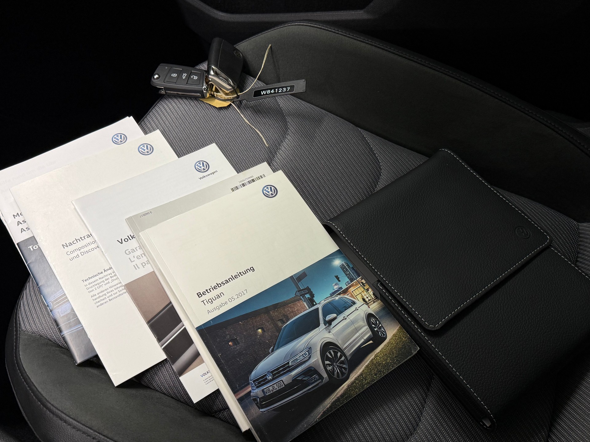 VW Tiguan 2.0 TDI R-LINE 4Motion DSG + AHK-image-30