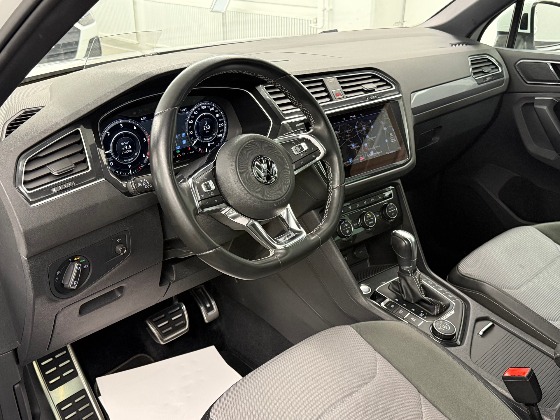 VW Tiguan 2.0 TDI R-LINE 4Motion DSG + AHK-image-15