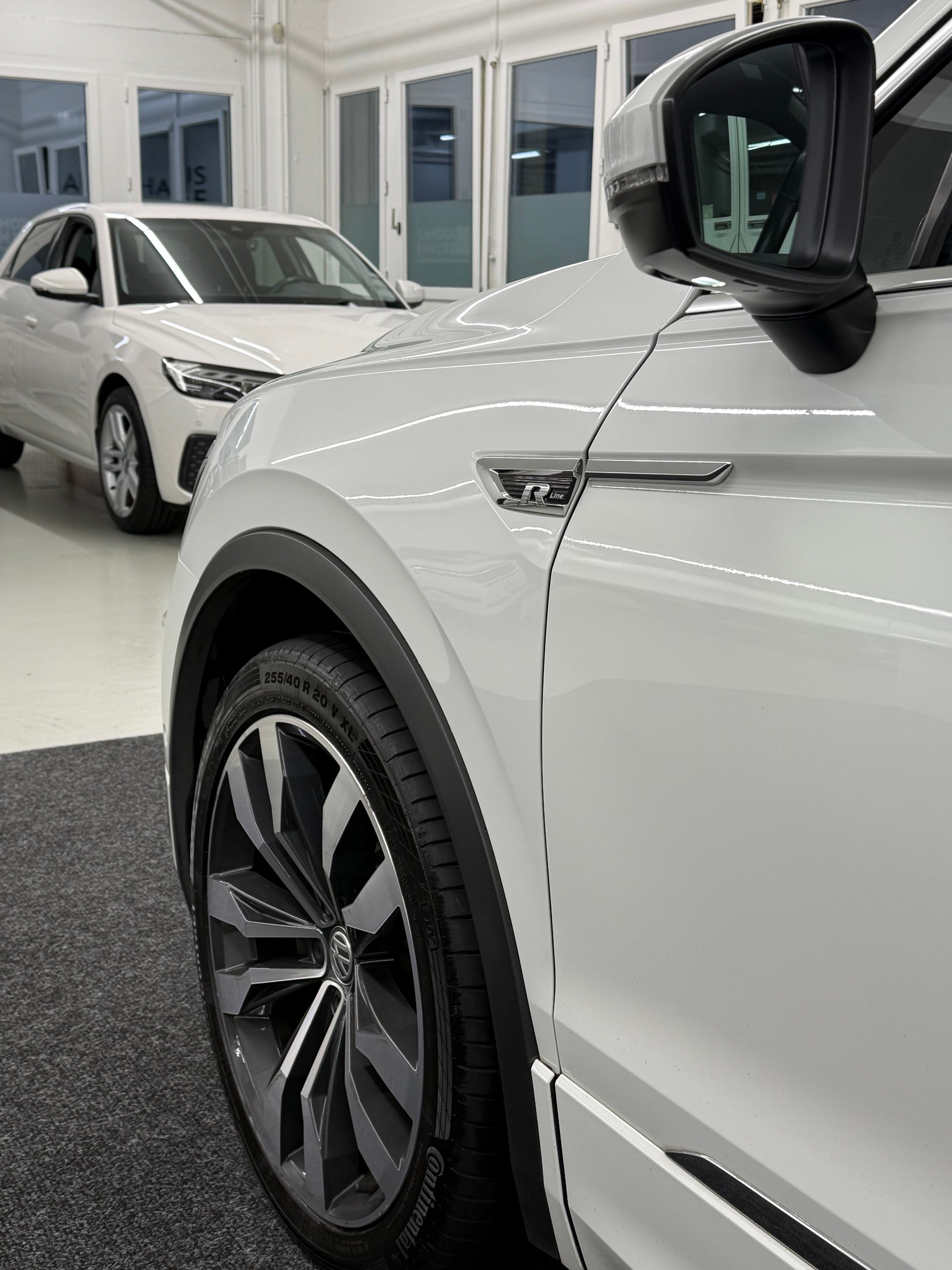 VW Tiguan 2.0 TDI R-LINE 4Motion DSG + AHK-image-14