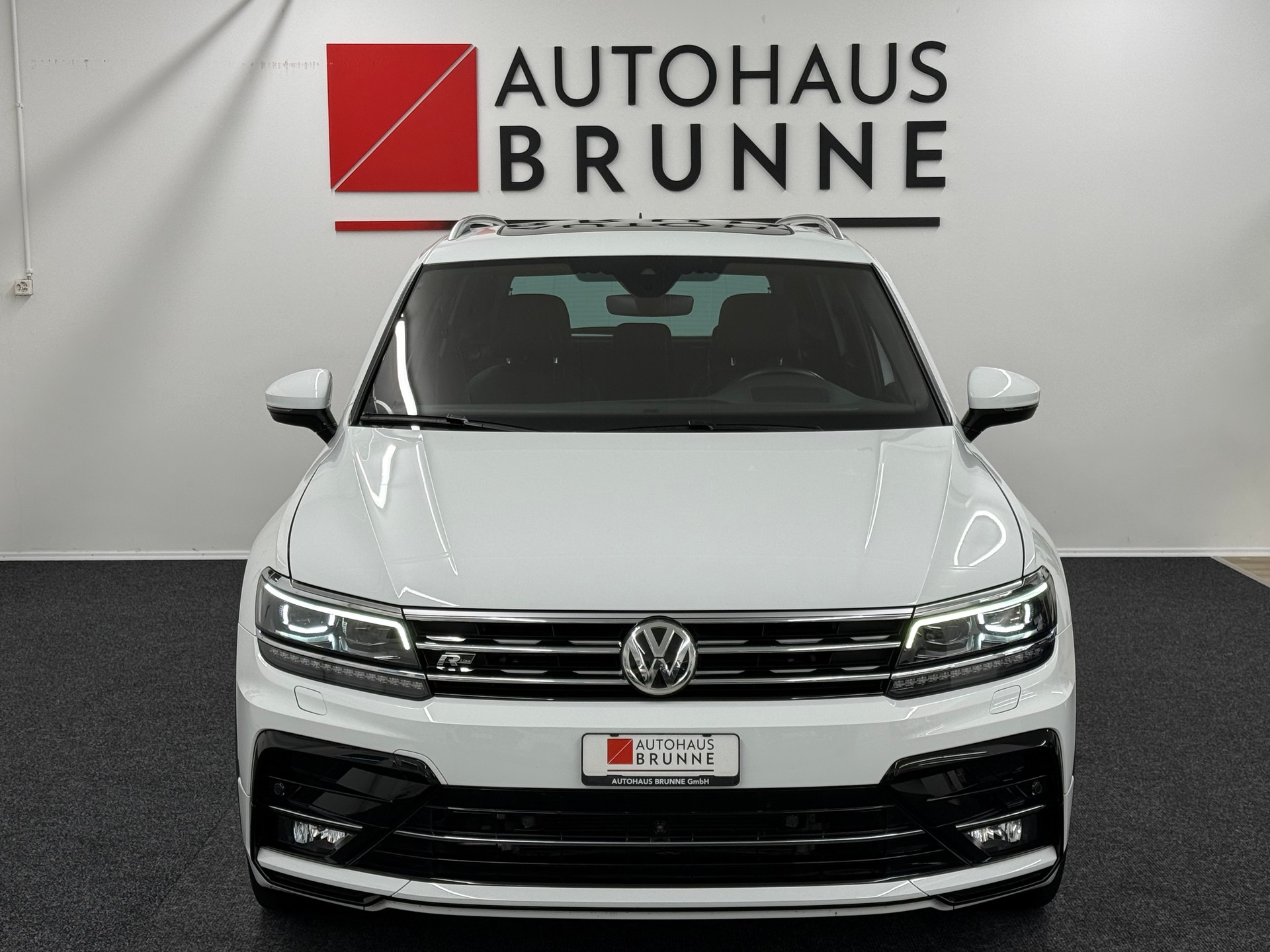 VW Tiguan 2.0 TDI R-LINE 4Motion DSG + AHK-image-1