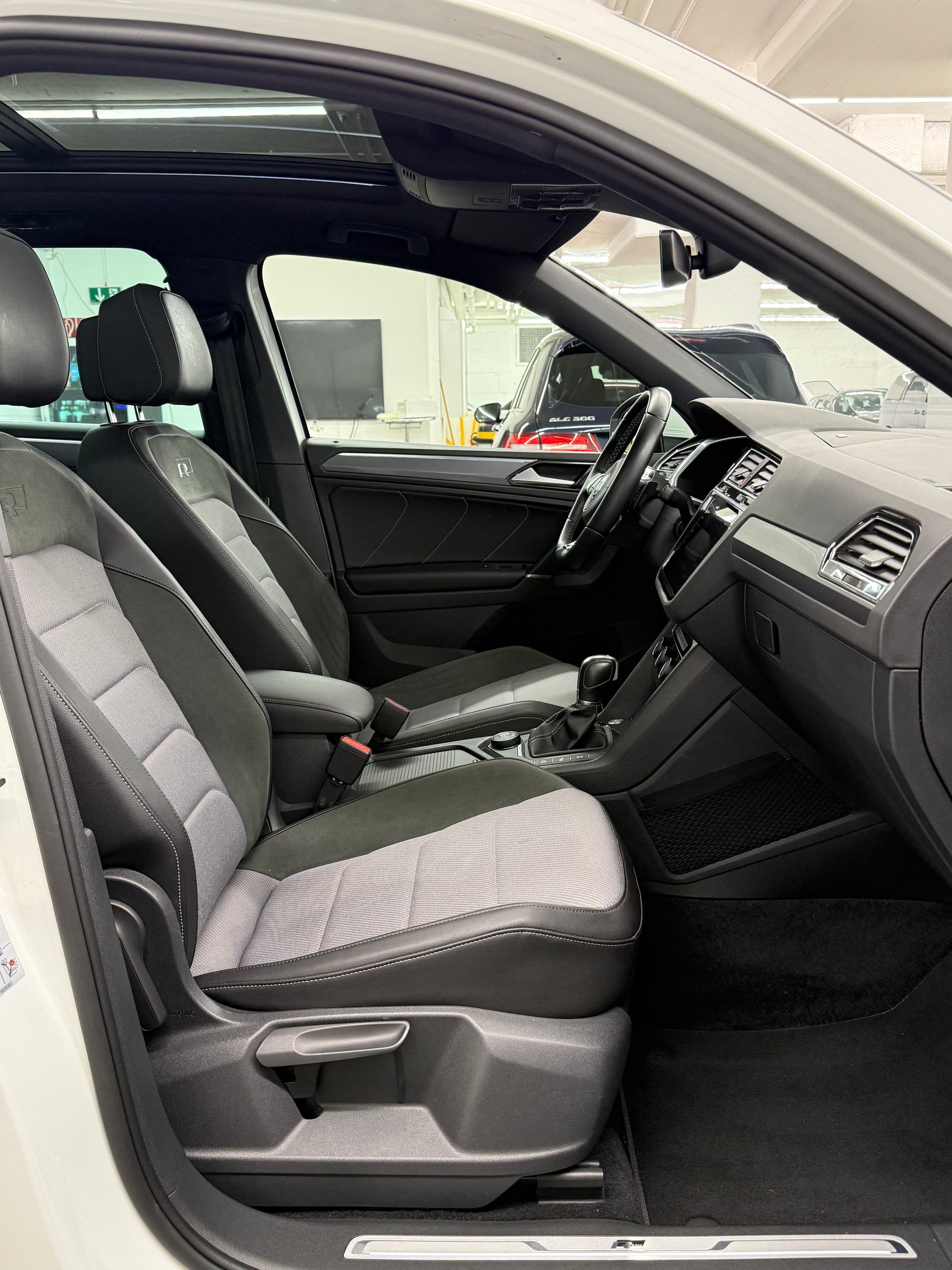 VW Tiguan 2.0 TDI R-LINE 4Motion DSG + AHK-image-25