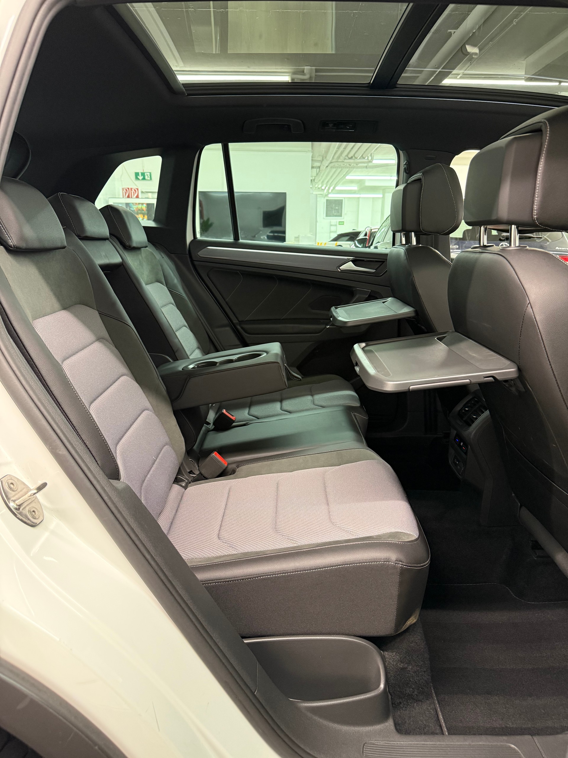 VW Tiguan 2.0 TDI R-LINE 4Motion DSG + AHK-image-26