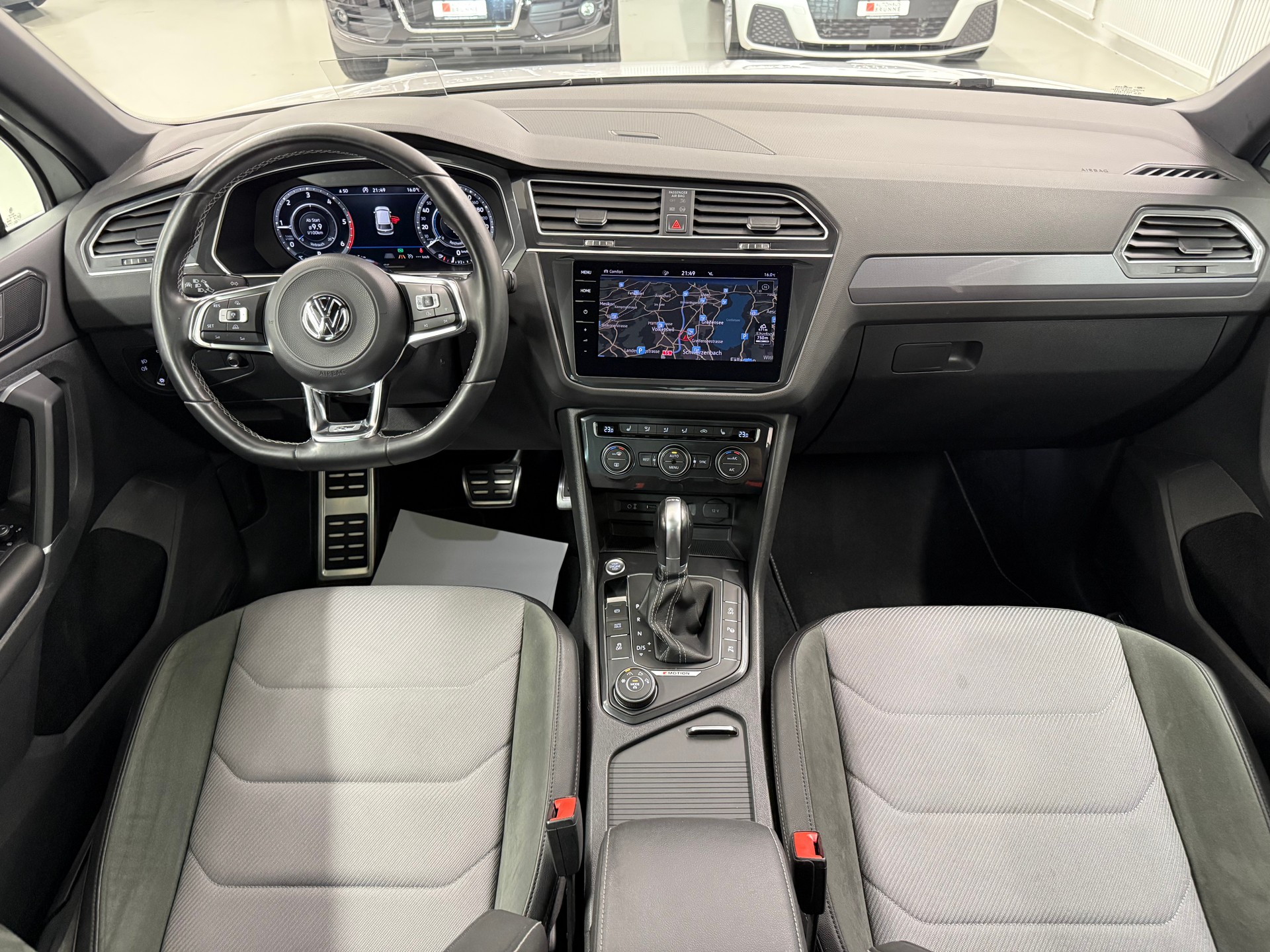 VW Tiguan 2.0 TDI R-LINE 4Motion DSG + AHK-image-16