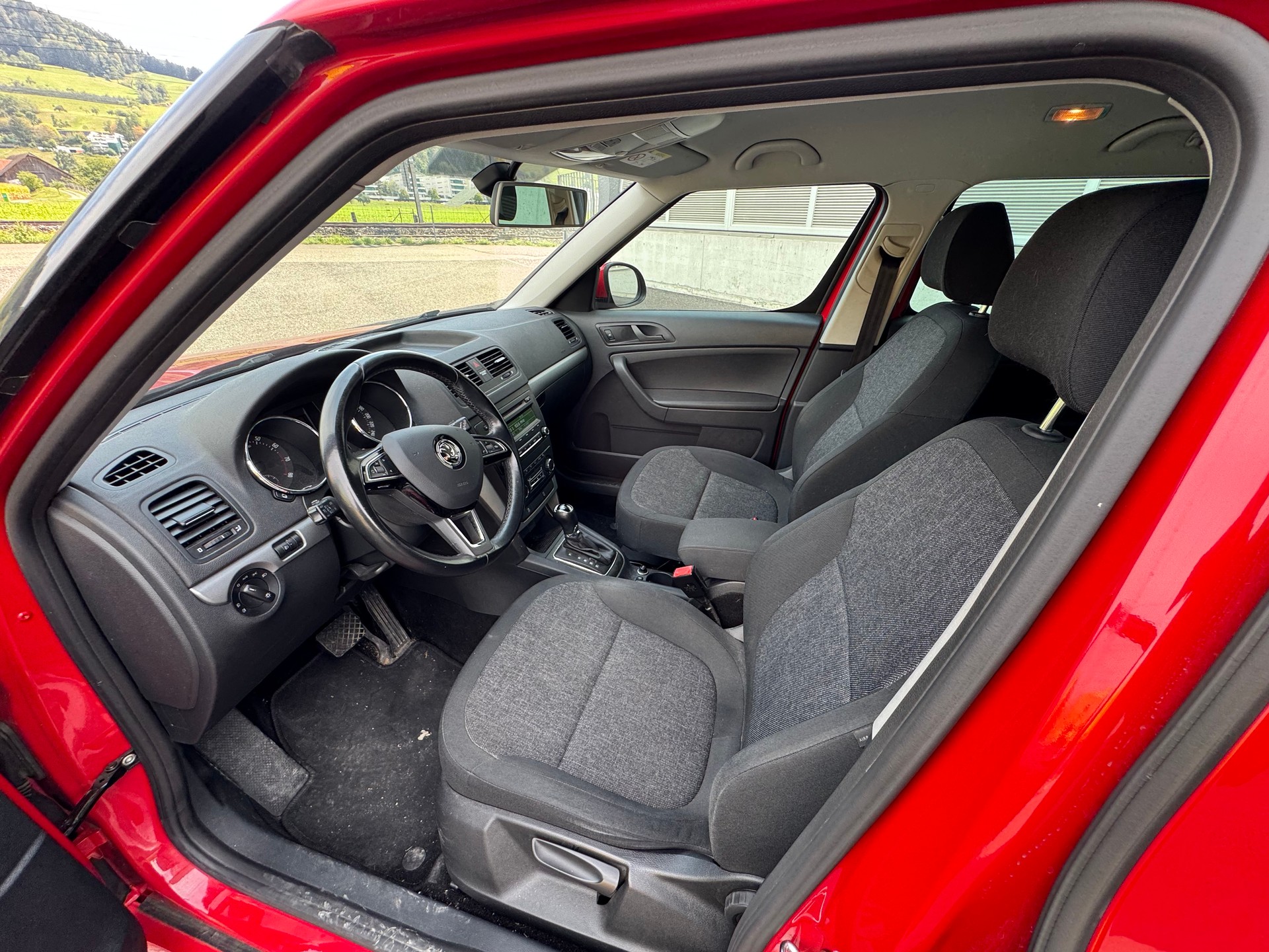 SKODA Yeti 1.4 TSI Elegance 4x2 DSG-image-11