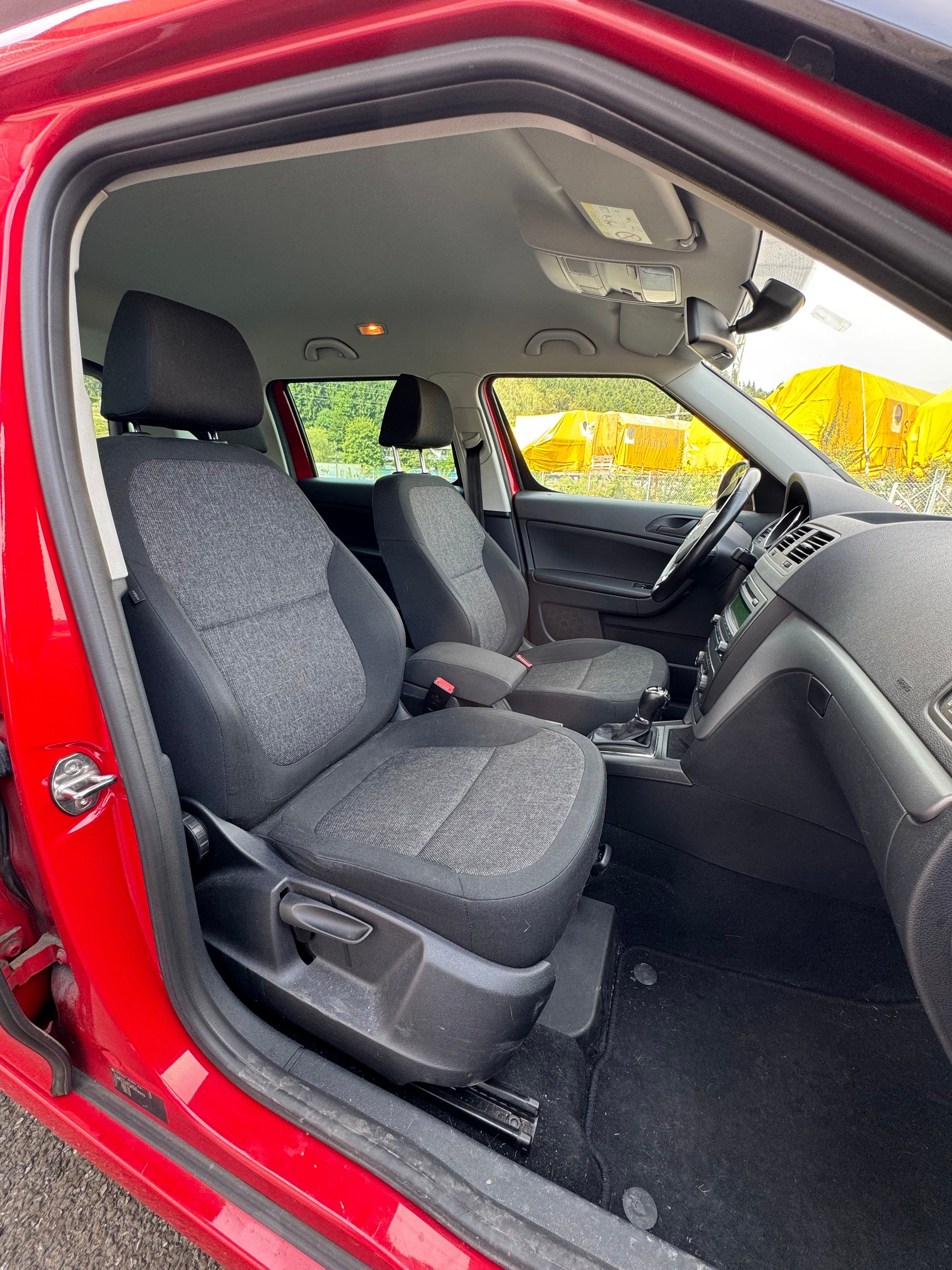SKODA Yeti 1.4 TSI Elegance 4x2 DSG-image-10