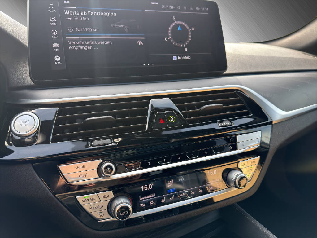 BMW 530e xDrive SAG Touring MSport-image-11