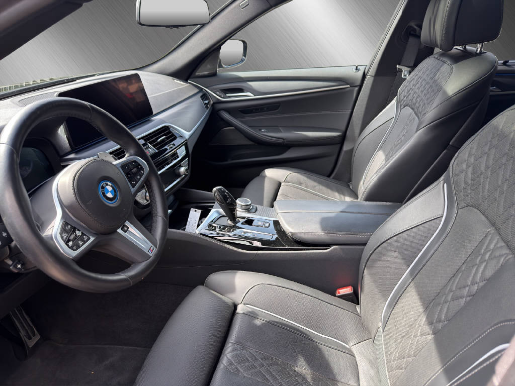 BMW 530e xDrive SAG Touring MSport-image-8