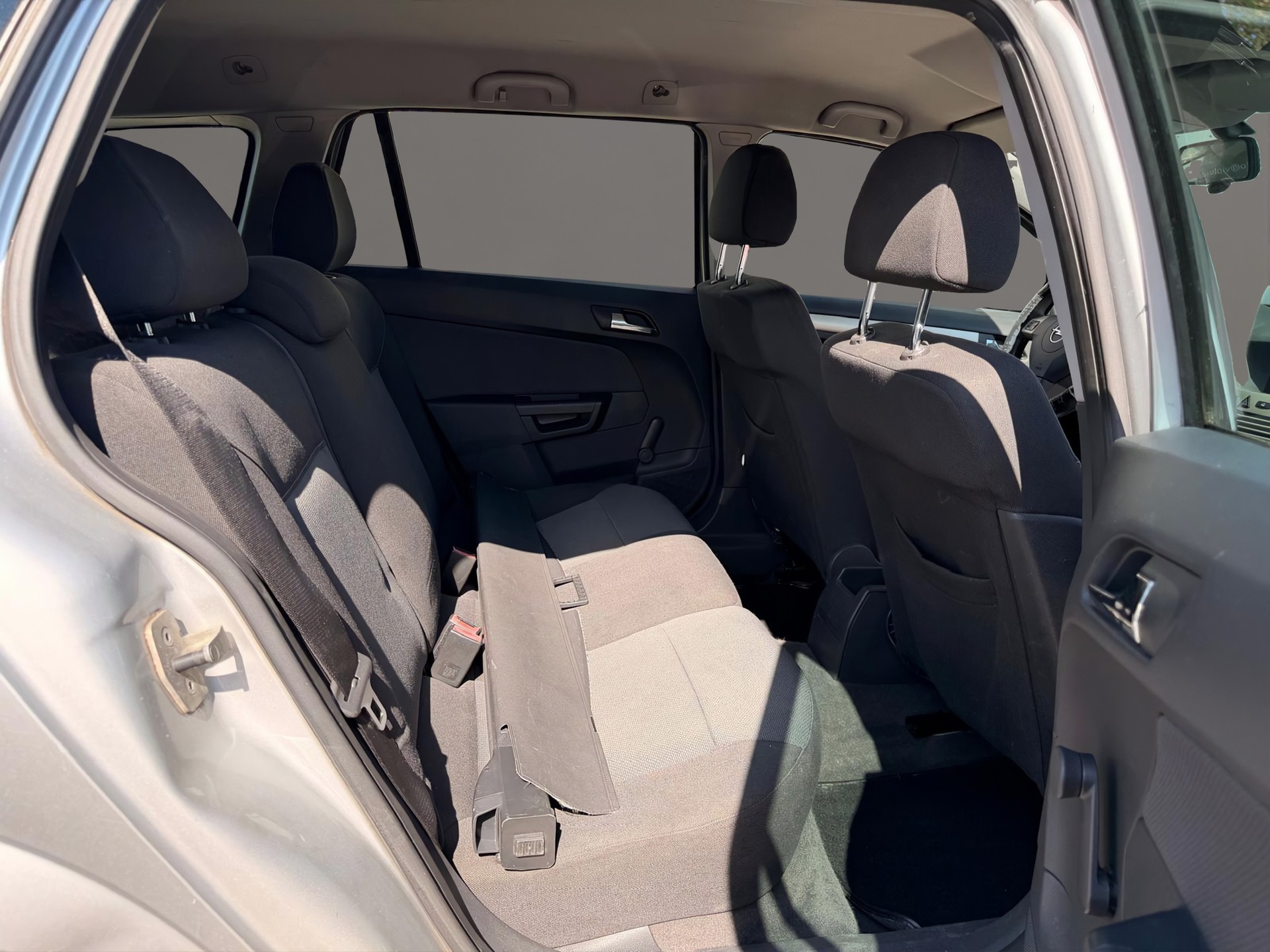 OPEL Astra Caravan 1.6i 16V Enjoy-image-12
