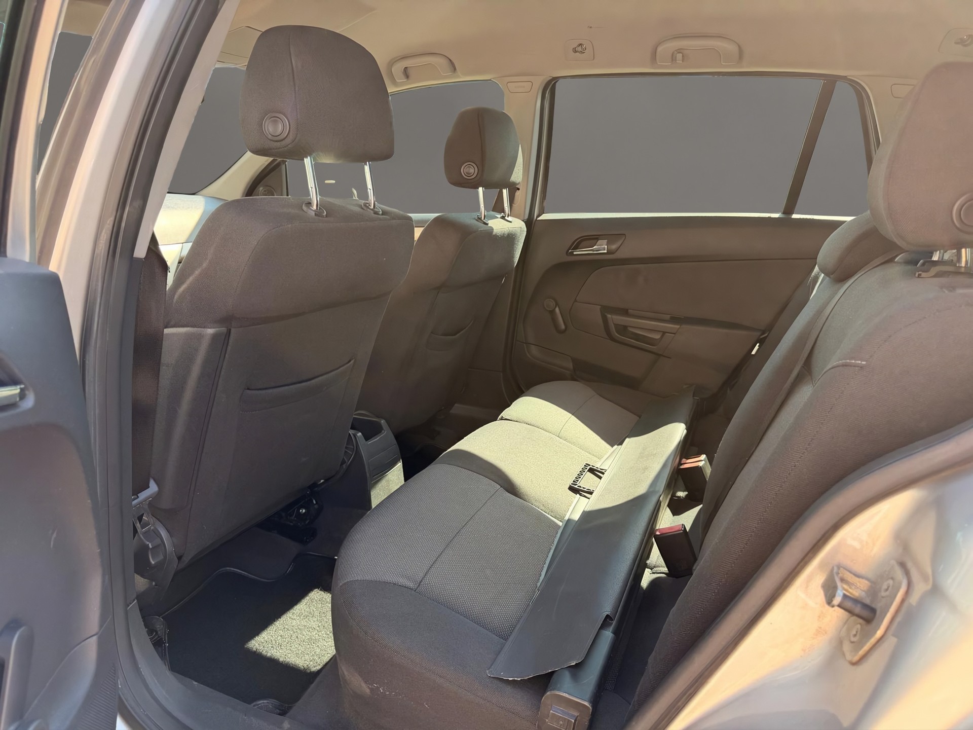 OPEL Astra Caravan 1.6i 16V Enjoy-image-11