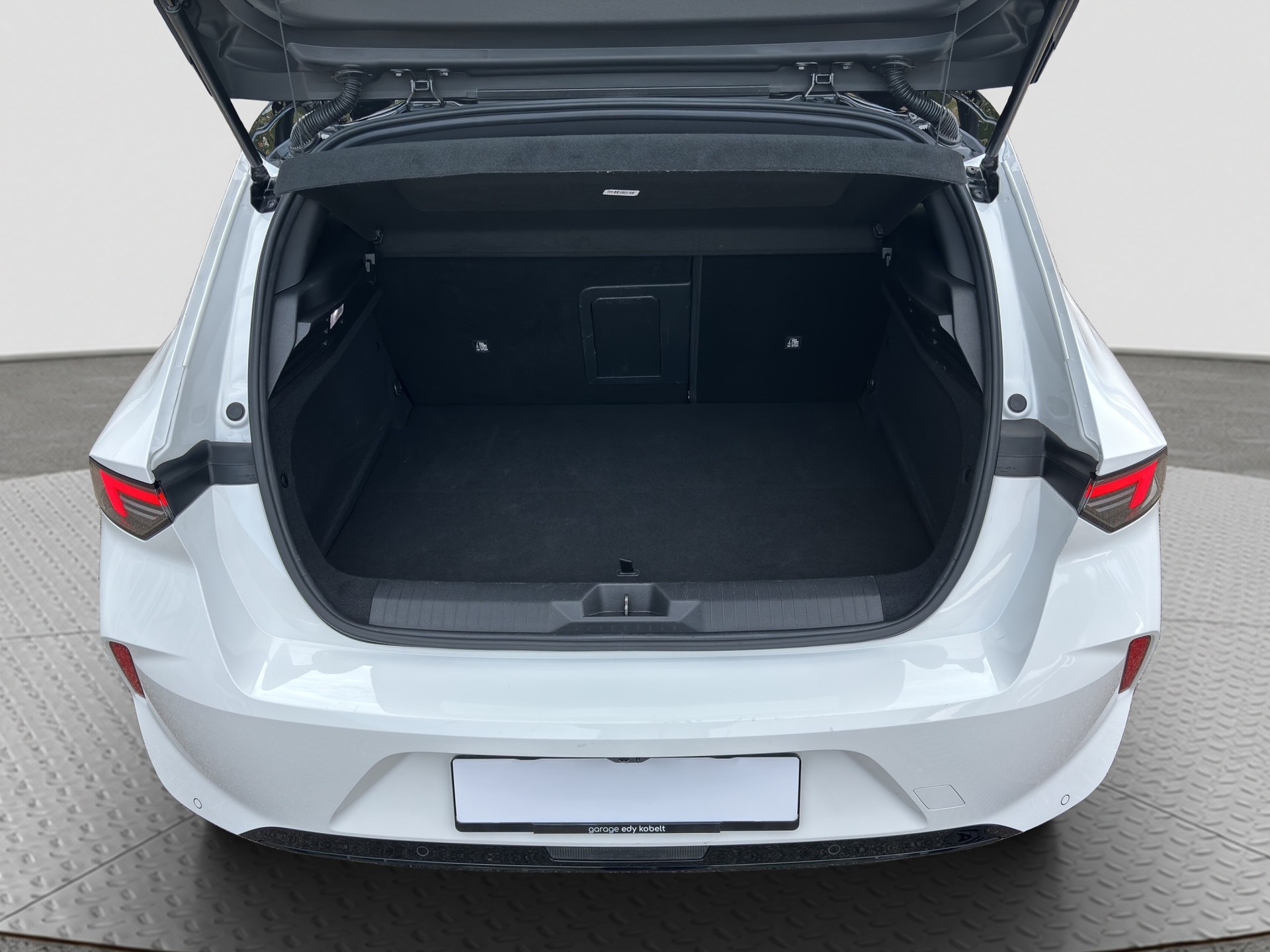 OPEL Astra 1.6 PHEV Turbo Swiss Plus A-image-16