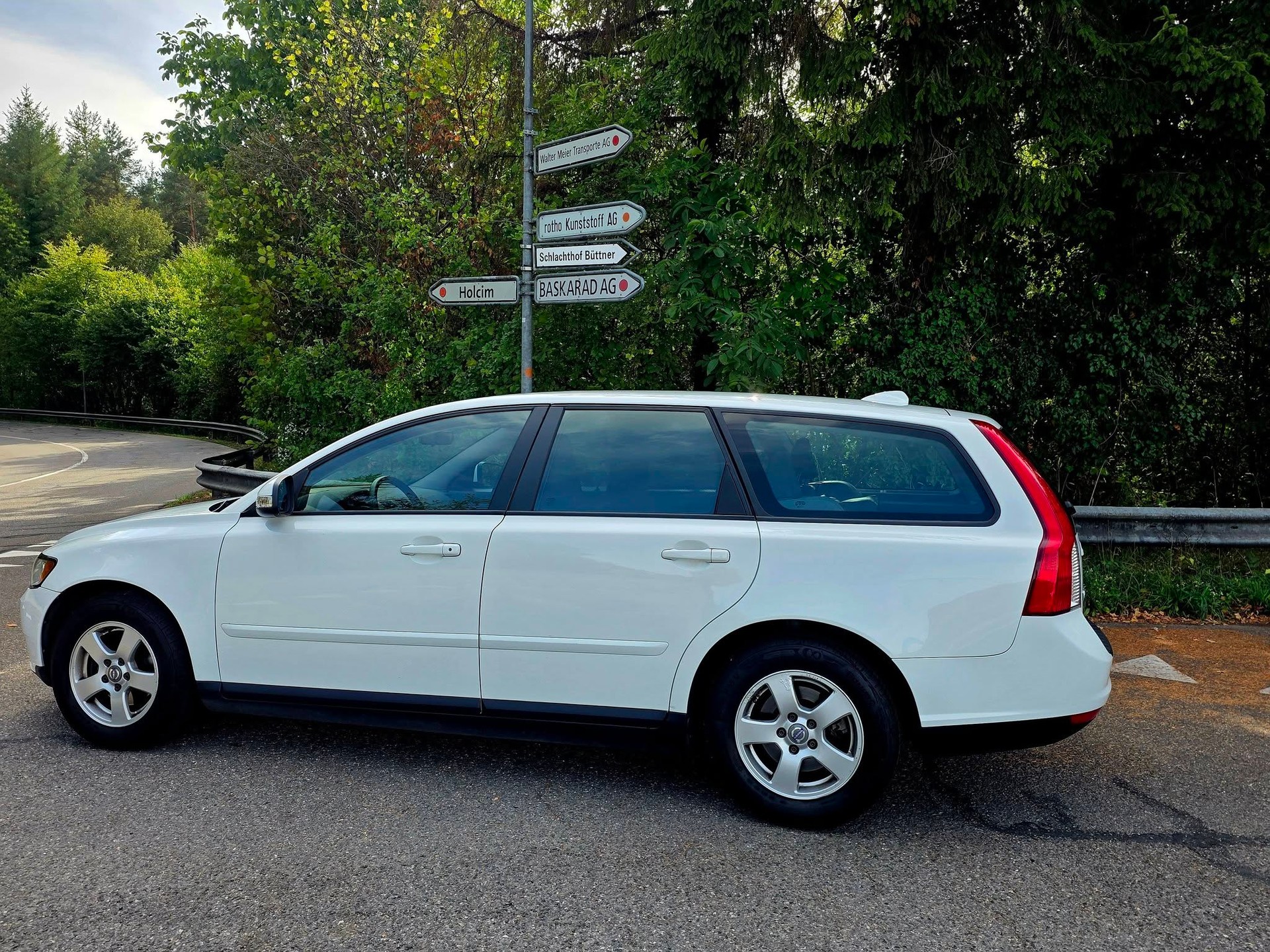 VOLVO V50 1.6 Kinetic-image-3