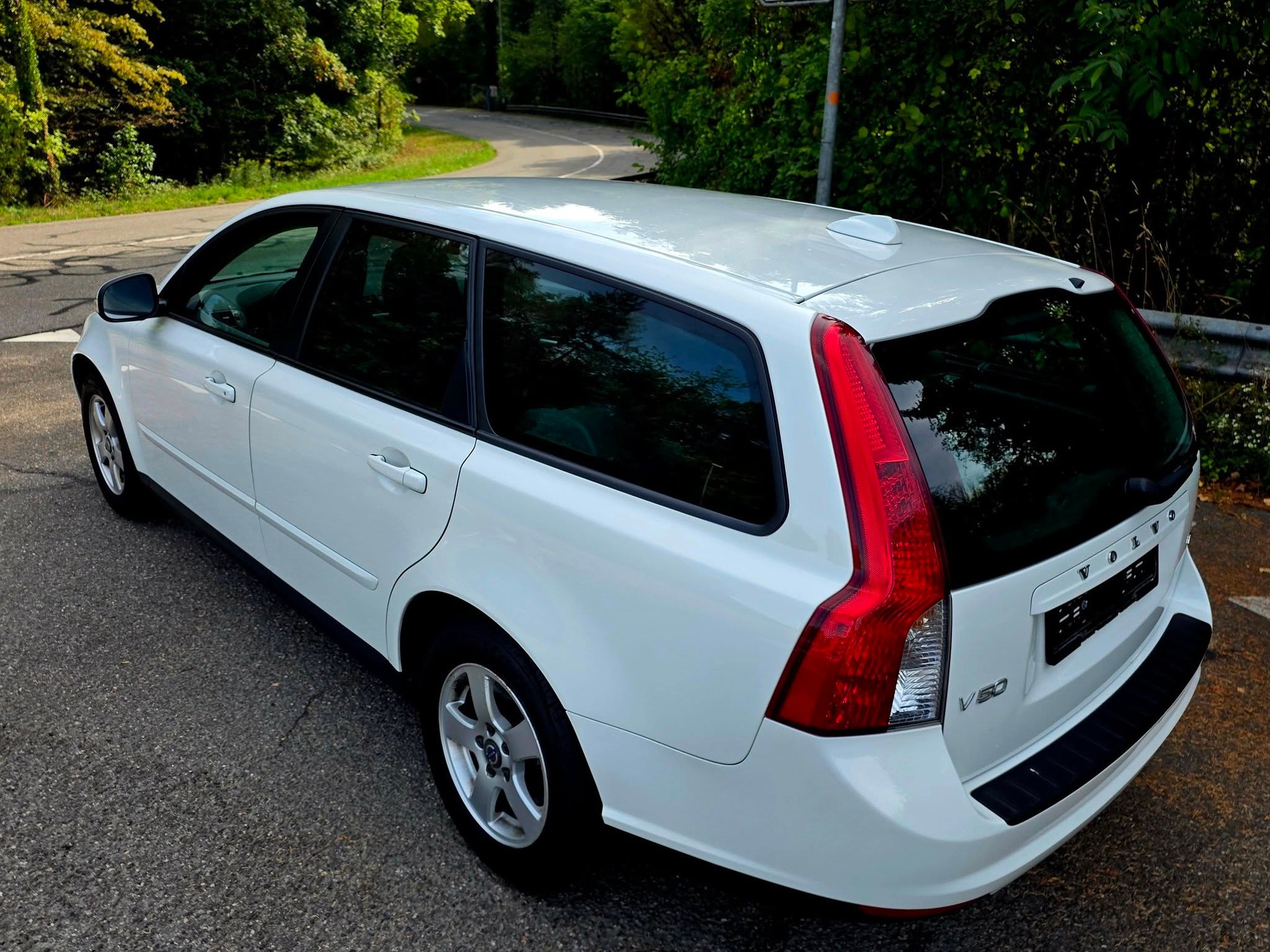 VOLVO V50 1.6 Kinetic-image-2