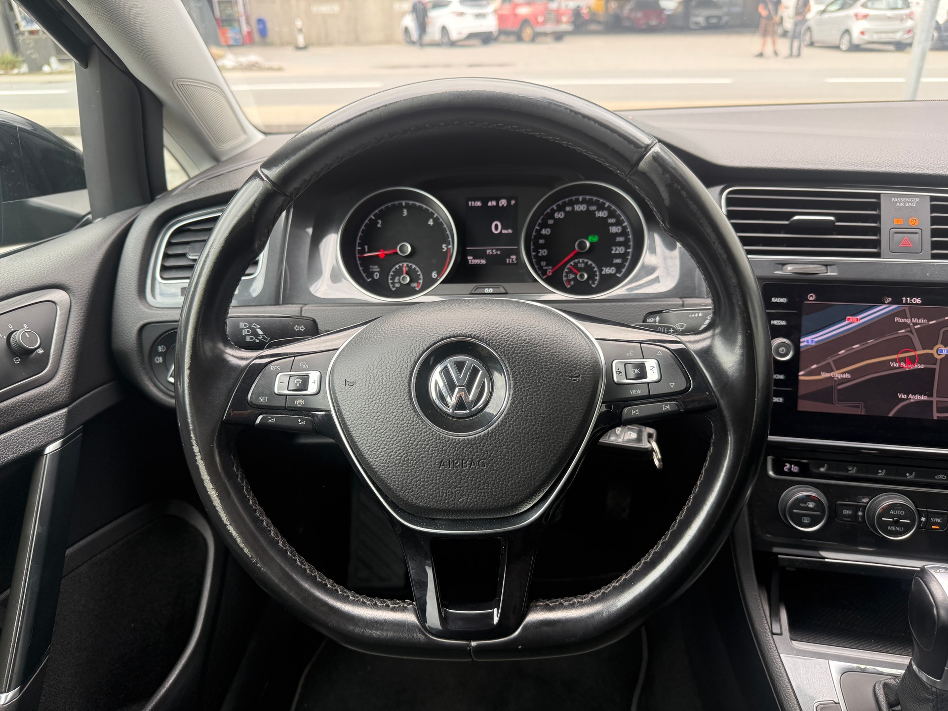 VW Golf 1.6 TDI Comfortline DSG-image-24