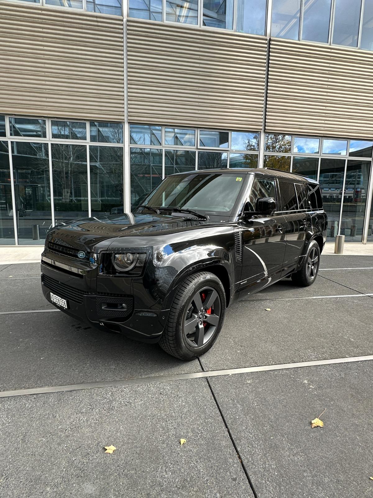 LAND ROVER Defender 130 3.0 D I6 300 X-Dynamic SE AWD AT8-image-0
