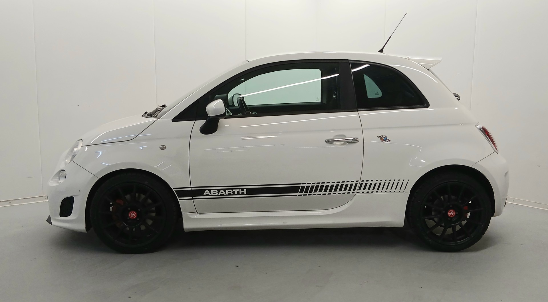 FIAT 500 1.4 16V Turbo Abarth-image-4
