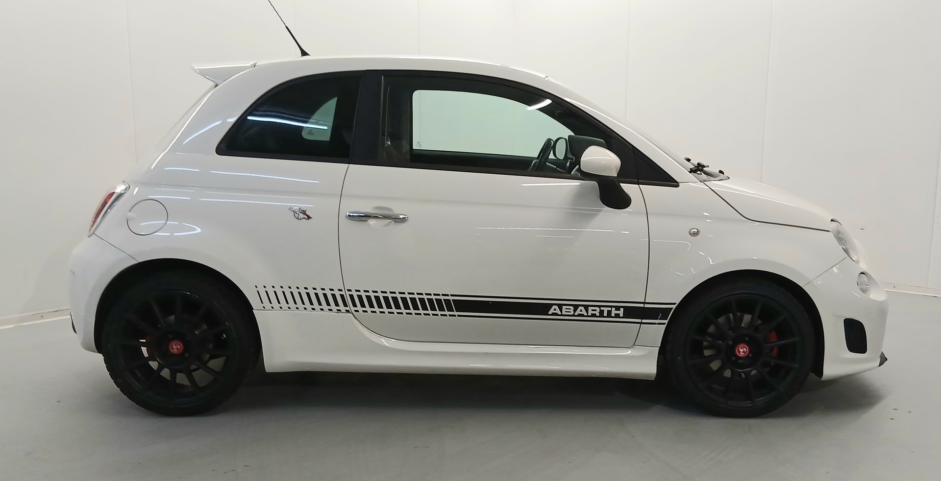FIAT 500 1.4 16V Turbo Abarth-image-3