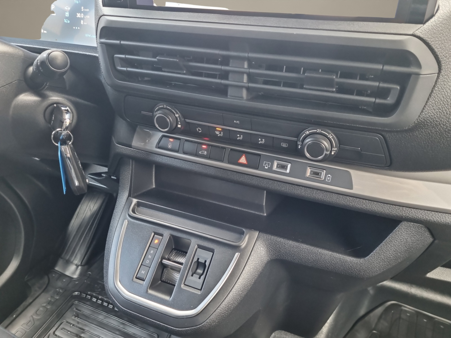 TOYOTA PROACE Van L1 2.0 D Advanced-image-9