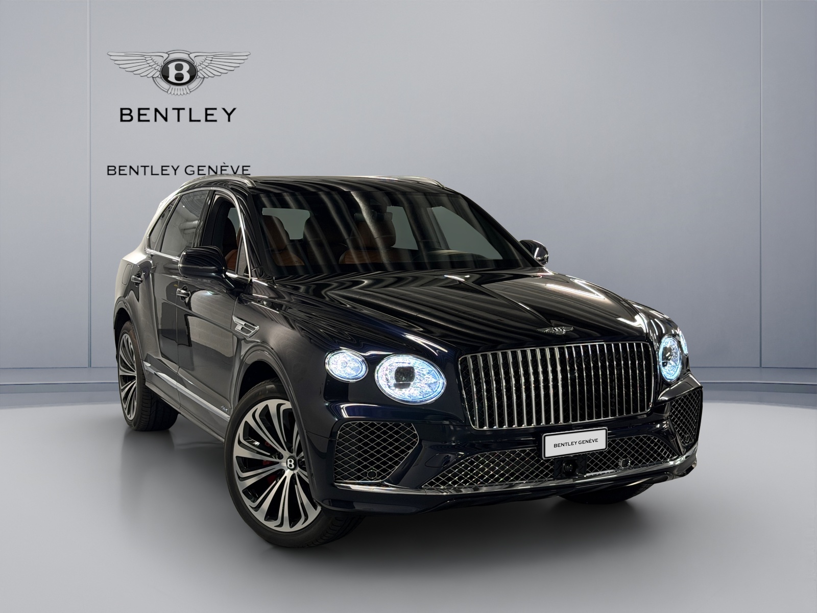 BENTLEY Bentayga Azure-showroom-element-2
