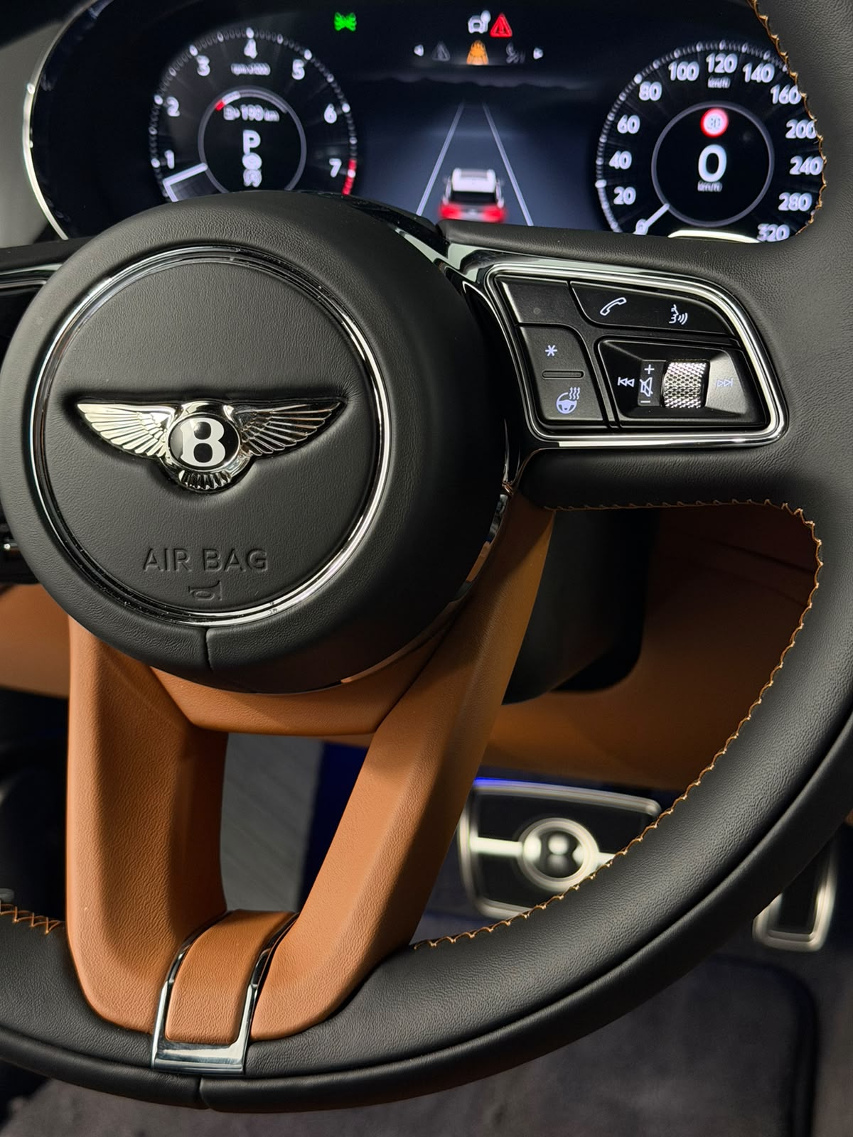 BENTLEY Bentayga Azure-image-18