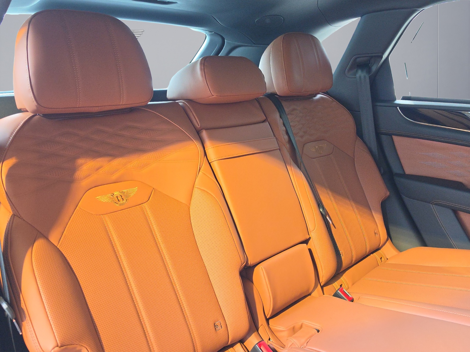 BENTLEY Bentayga Azure-image-14