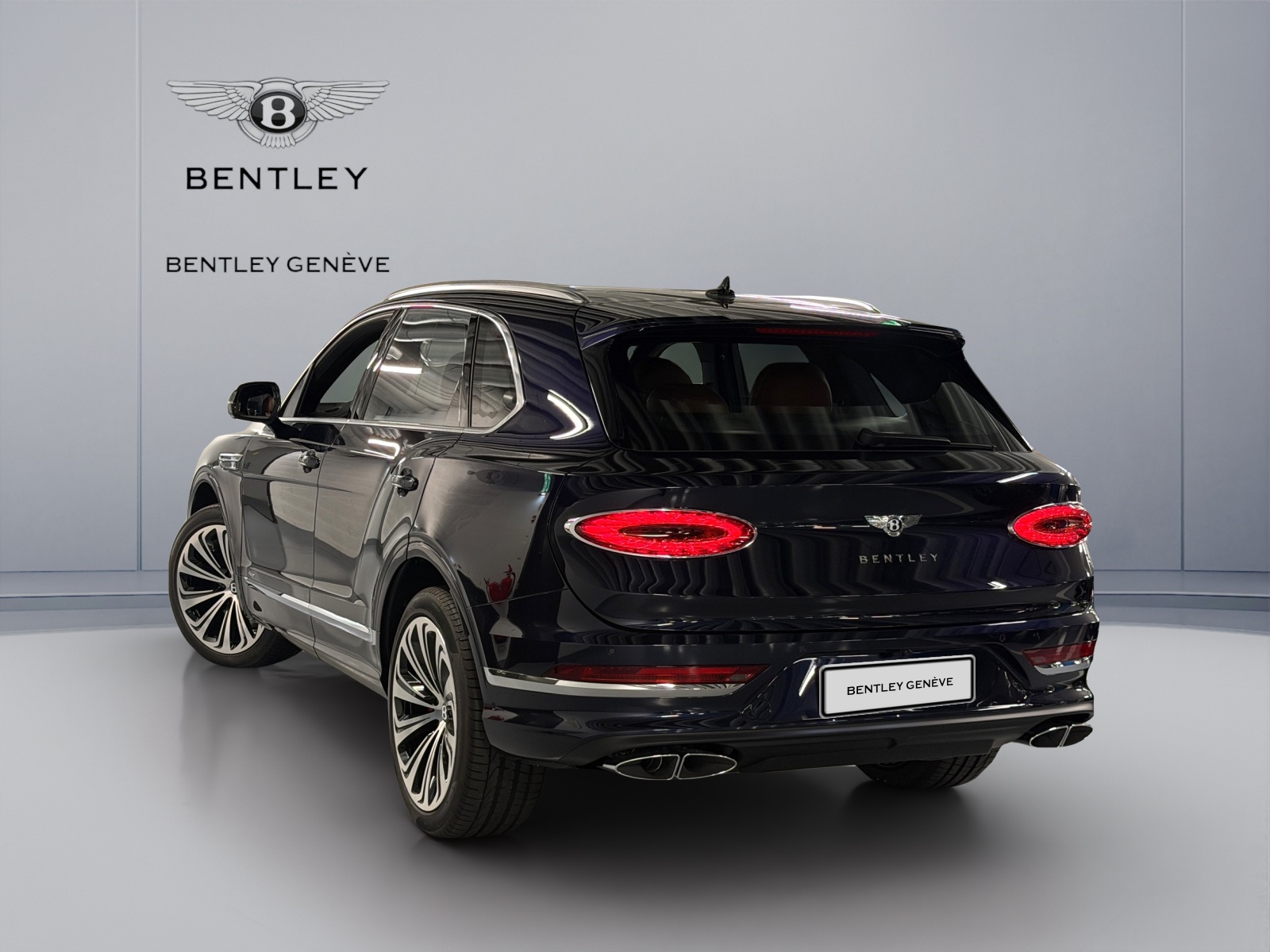 BENTLEY Bentayga Azure-showroom-element-3