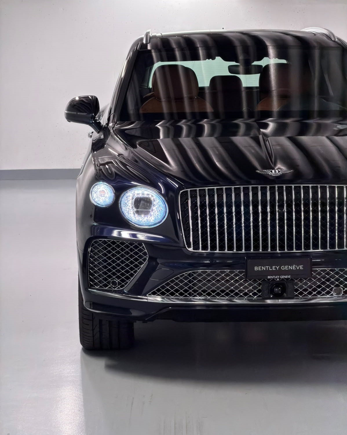 BENTLEY Bentayga Azure-image-21