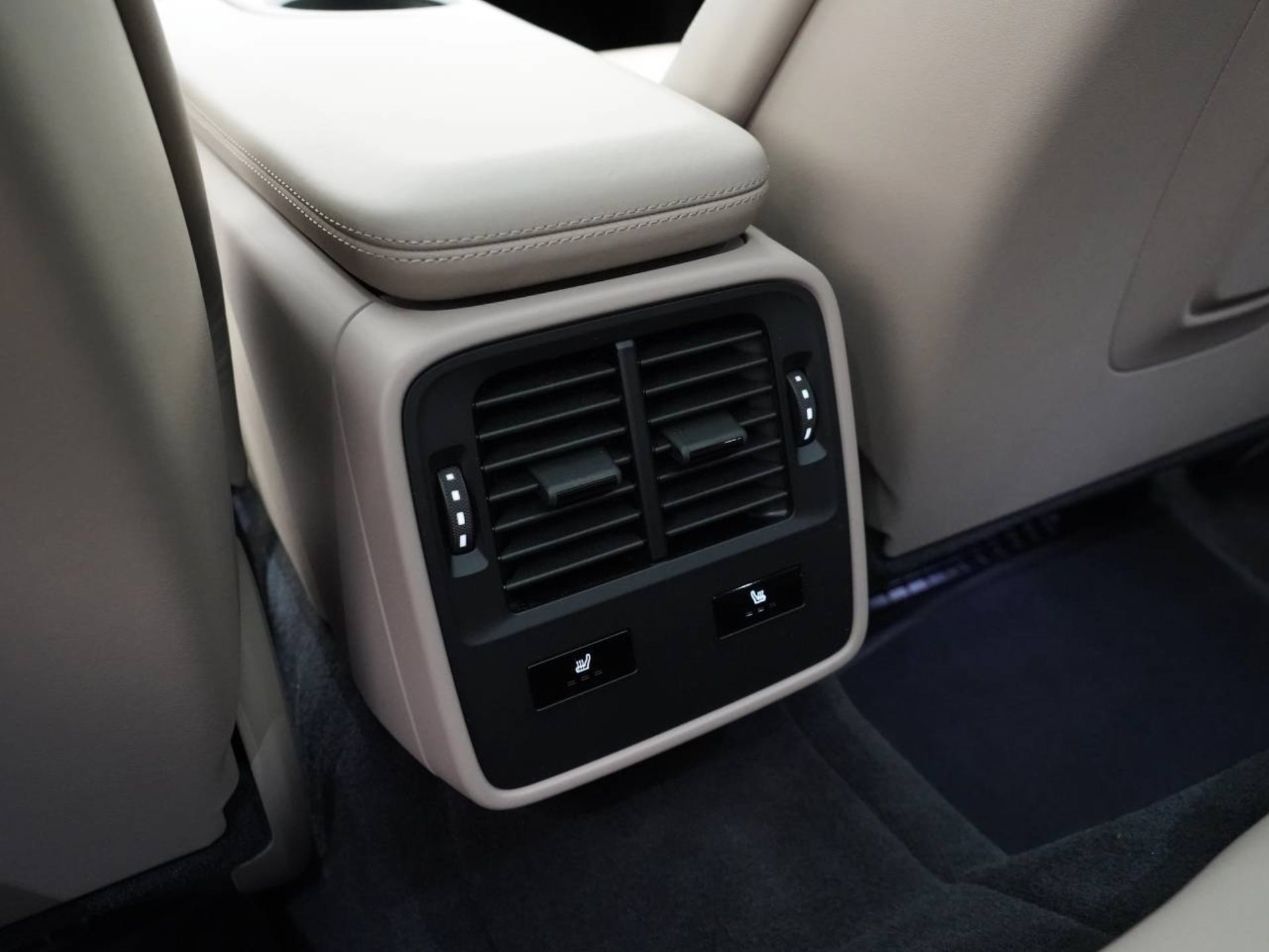 PORSCHE Taycan 4S-image-28