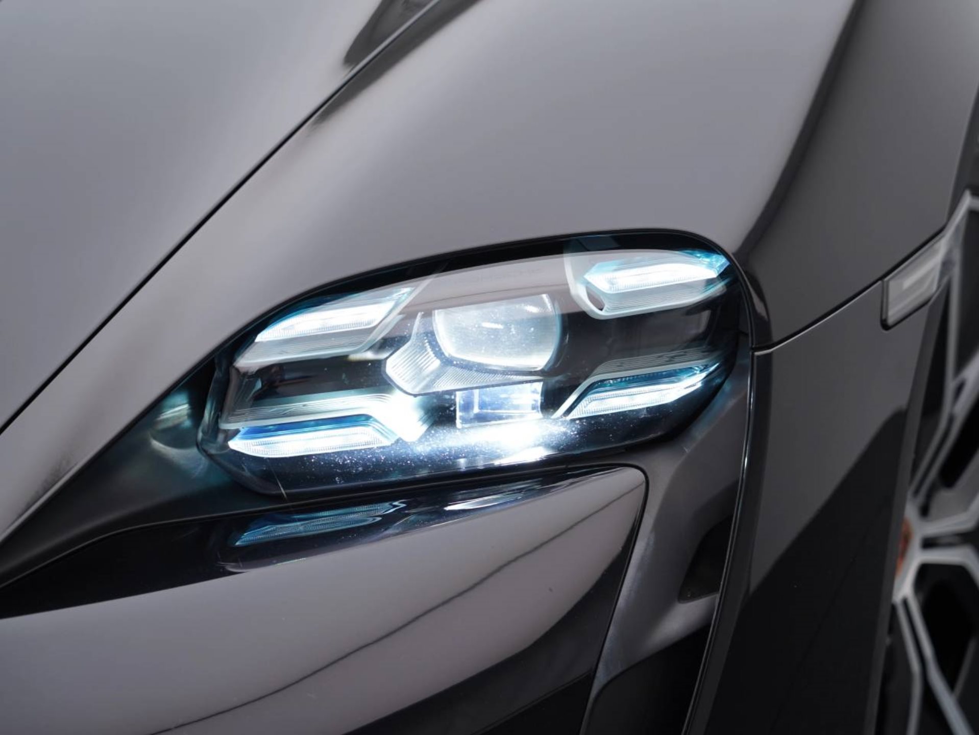 PORSCHE Taycan 4S-image-12