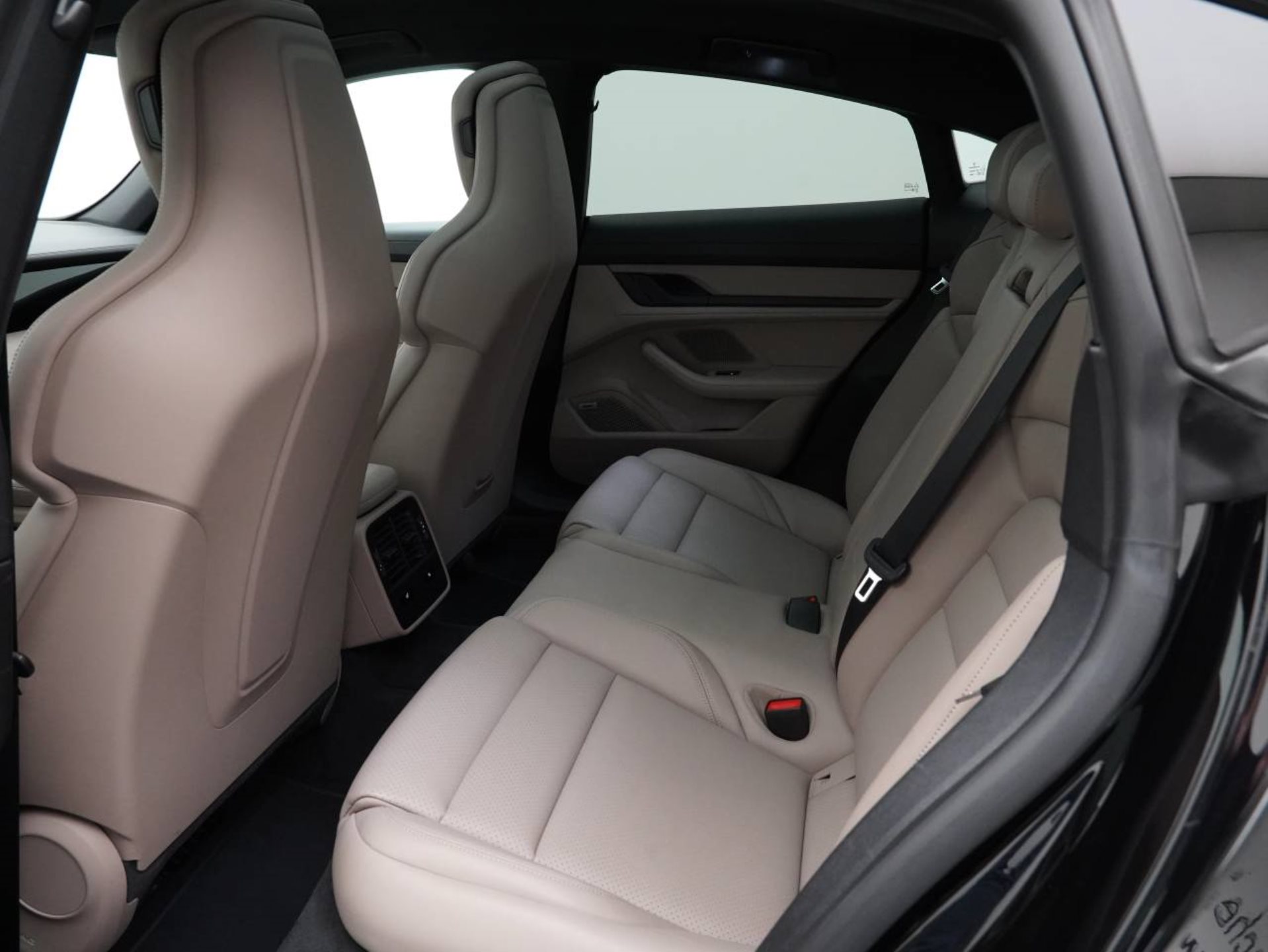 PORSCHE Taycan 4S-image-27