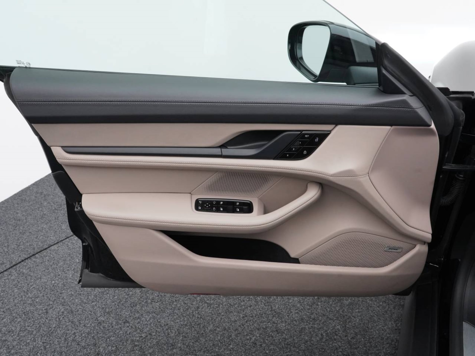 PORSCHE Taycan 4S-image-19