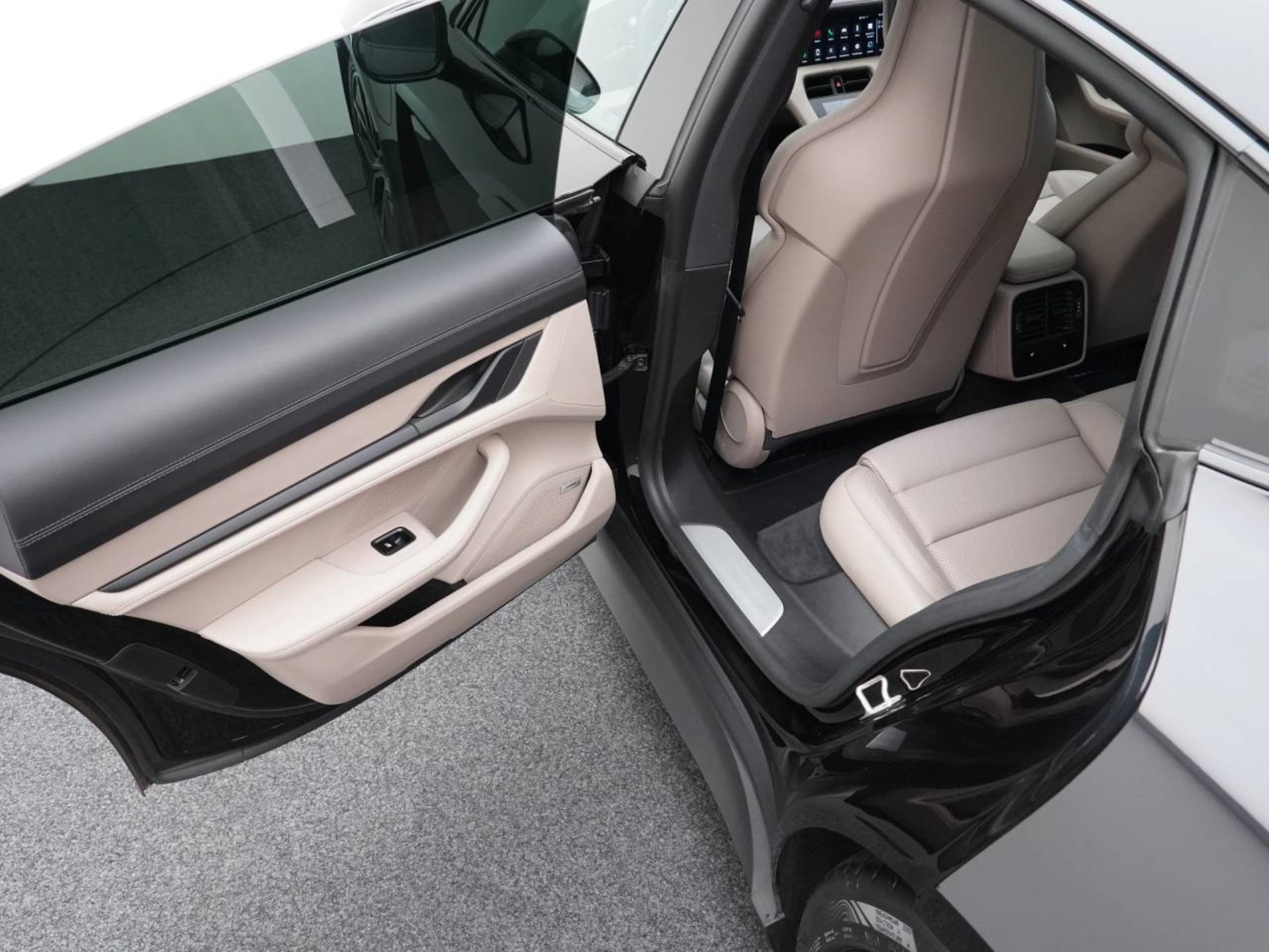 PORSCHE Taycan 4S-image-26
