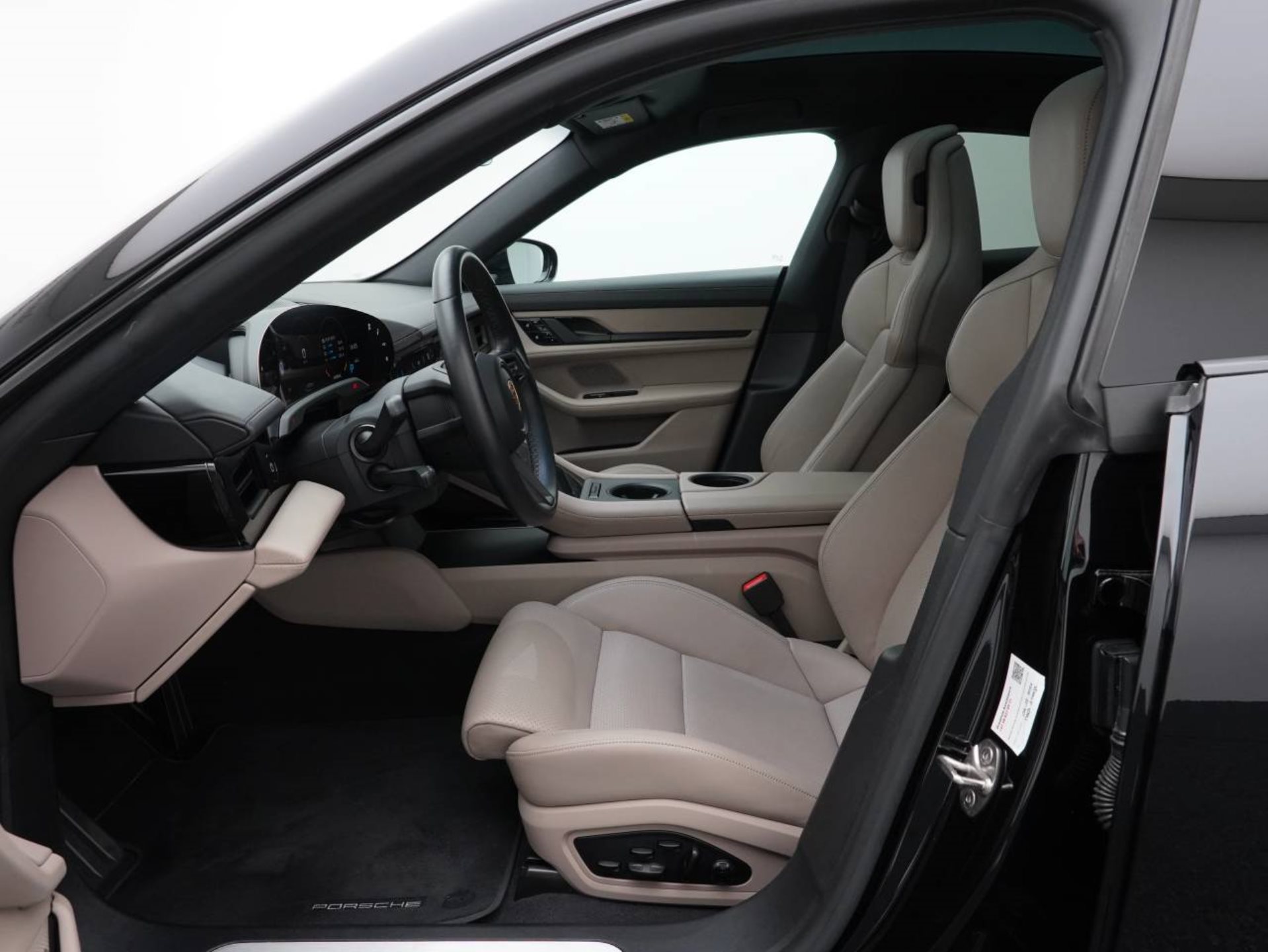 PORSCHE Taycan 4S-image-4