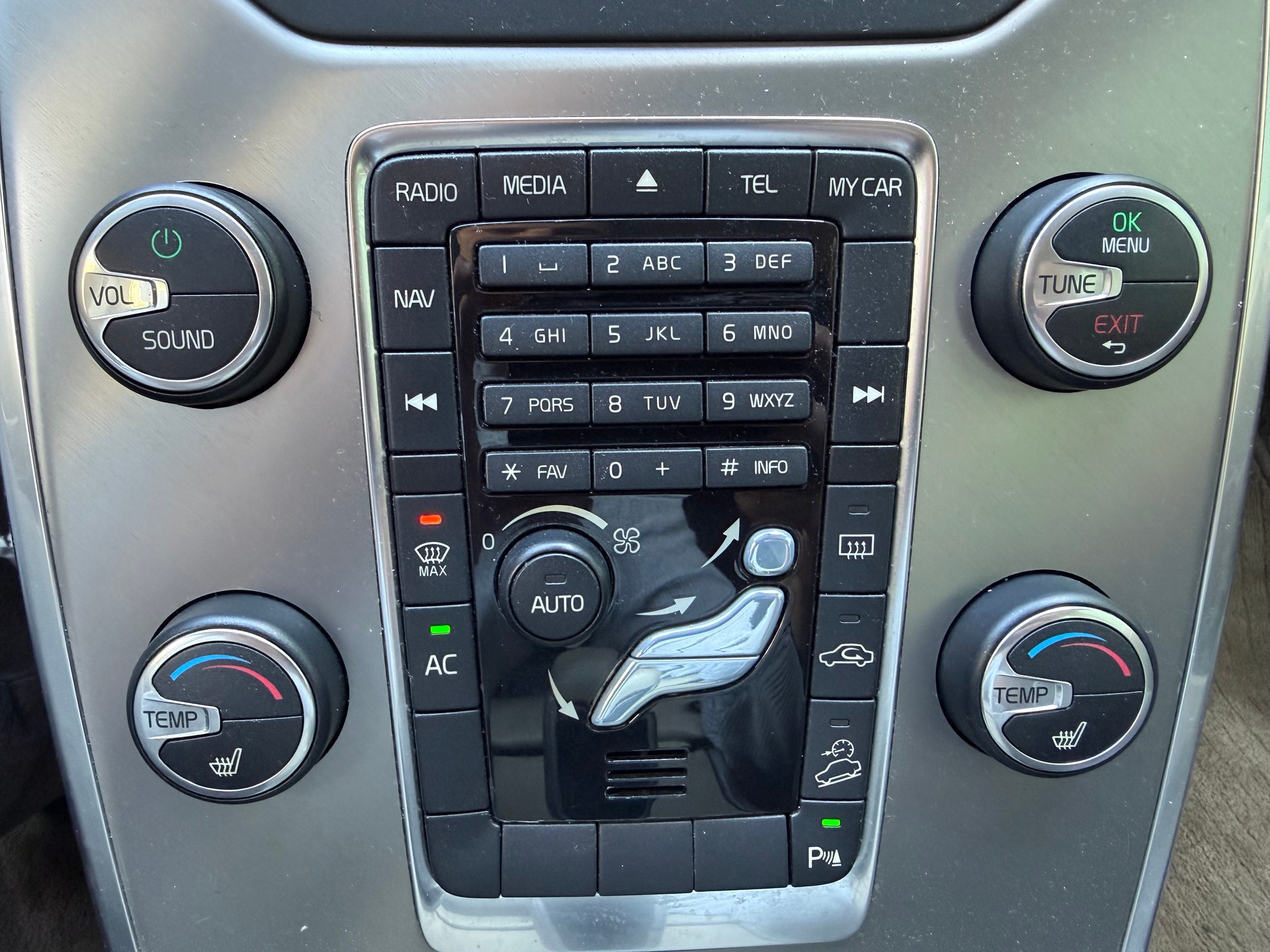 VOLVO XC70 D5 AWD Summum Geartronic-image-15