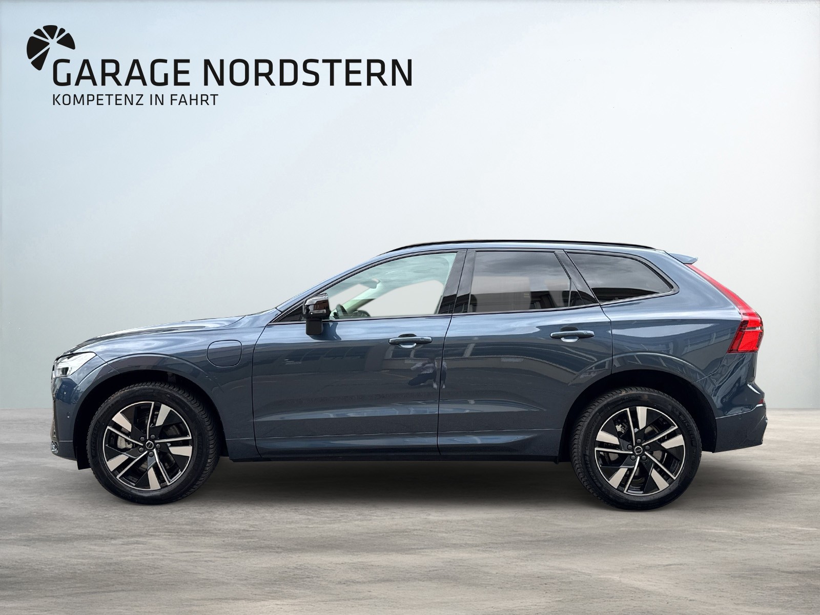 VOLVO XC60 2.0 T6 TE Plus Dark eAWD-showroom-element-1