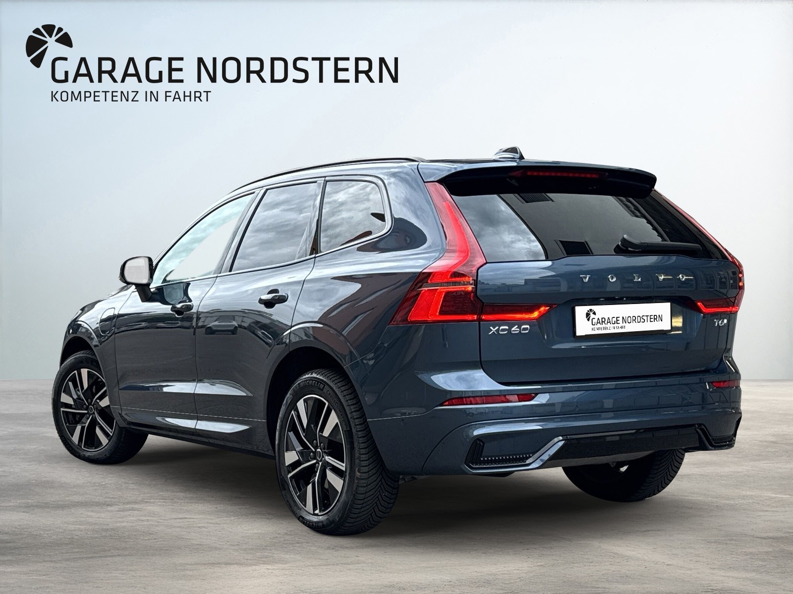 VOLVO XC60 2.0 T6 TE Plus Dark eAWD-showroom-element-2