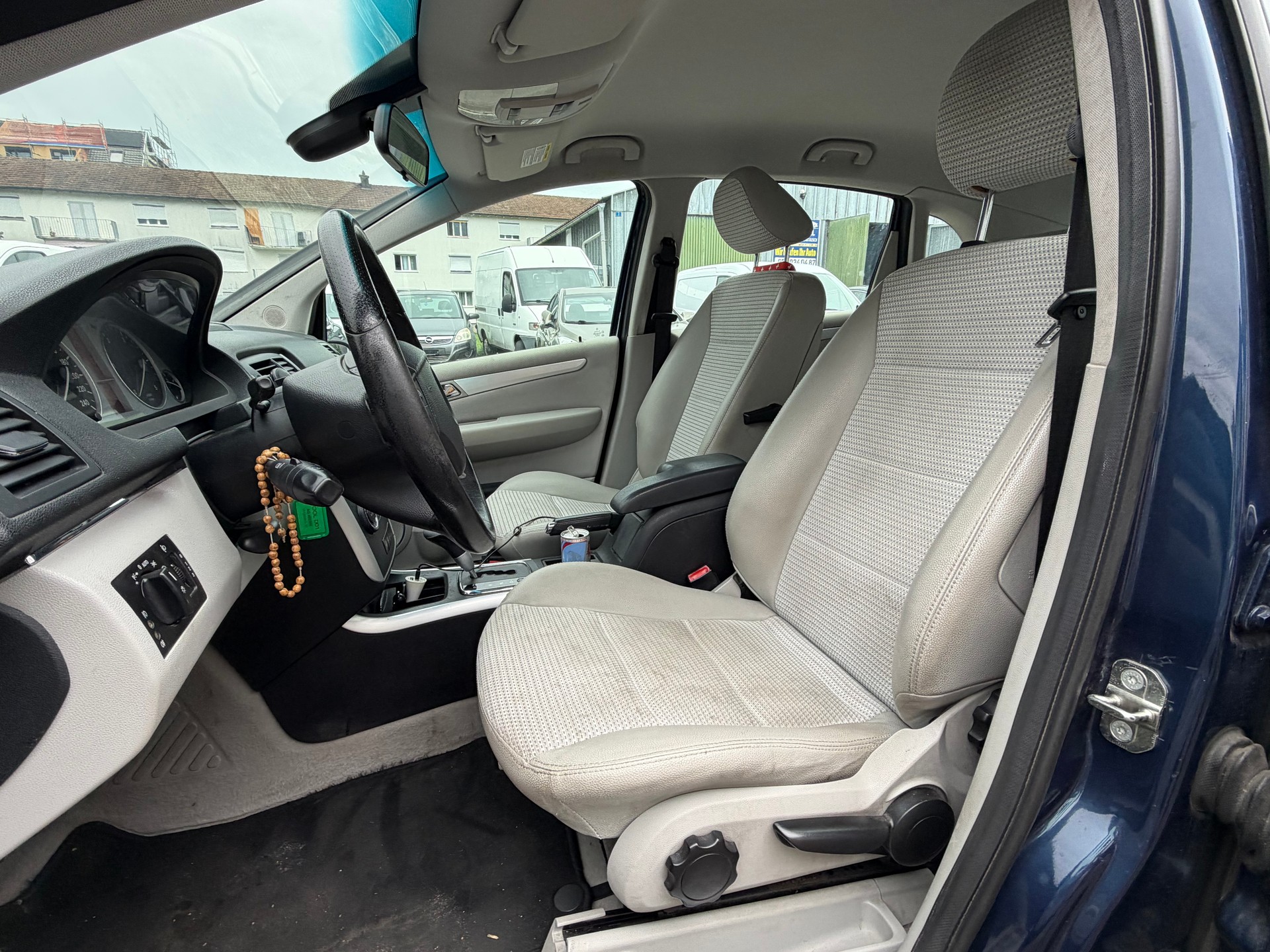 MERCEDES-BENZ B 200 CDI-image-9