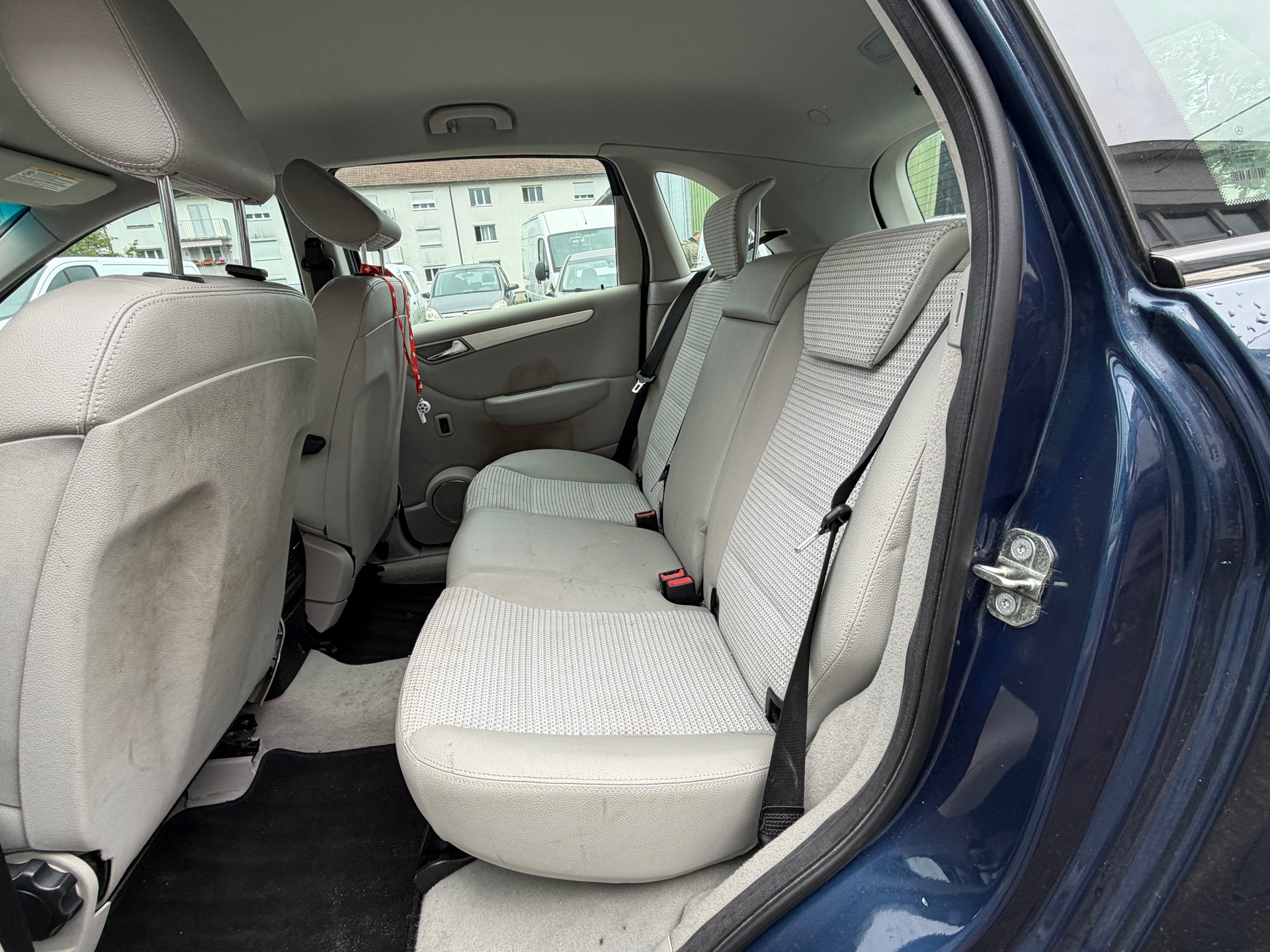 MERCEDES-BENZ B 200 CDI-image-10