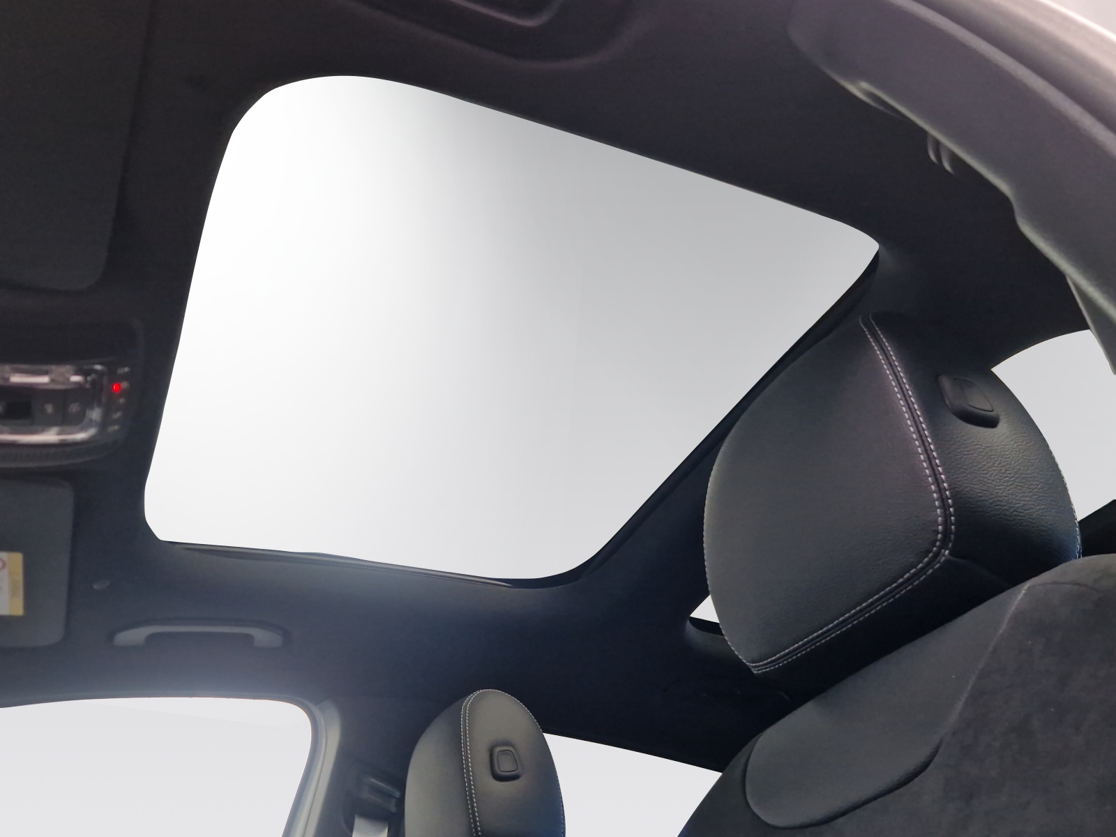 MERCEDES-BENZ GLA 200 Night Star 7G-DCT-image-8