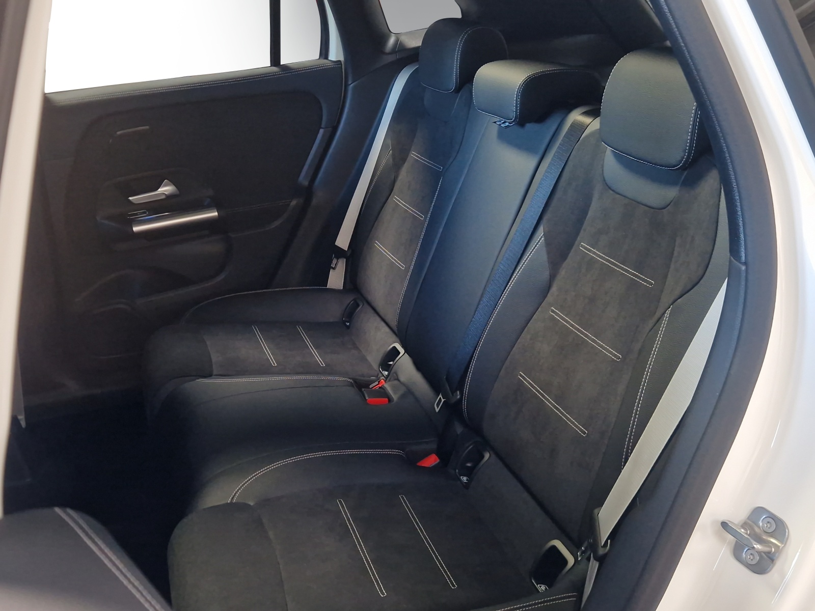 MERCEDES-BENZ GLA 200 Night Star 7G-DCT-image-9