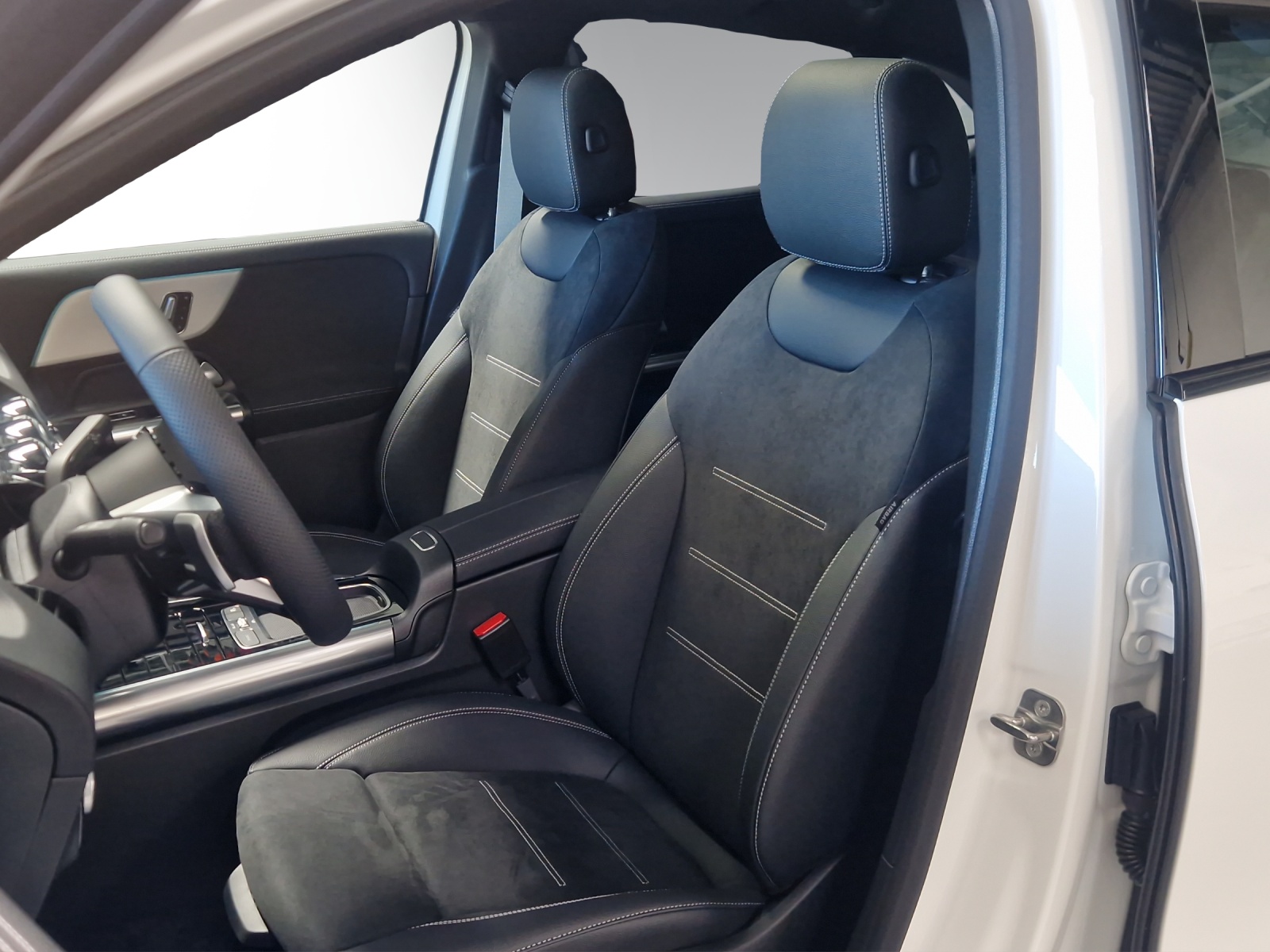 MERCEDES-BENZ GLA 200 Night Star 7G-DCT-image-7