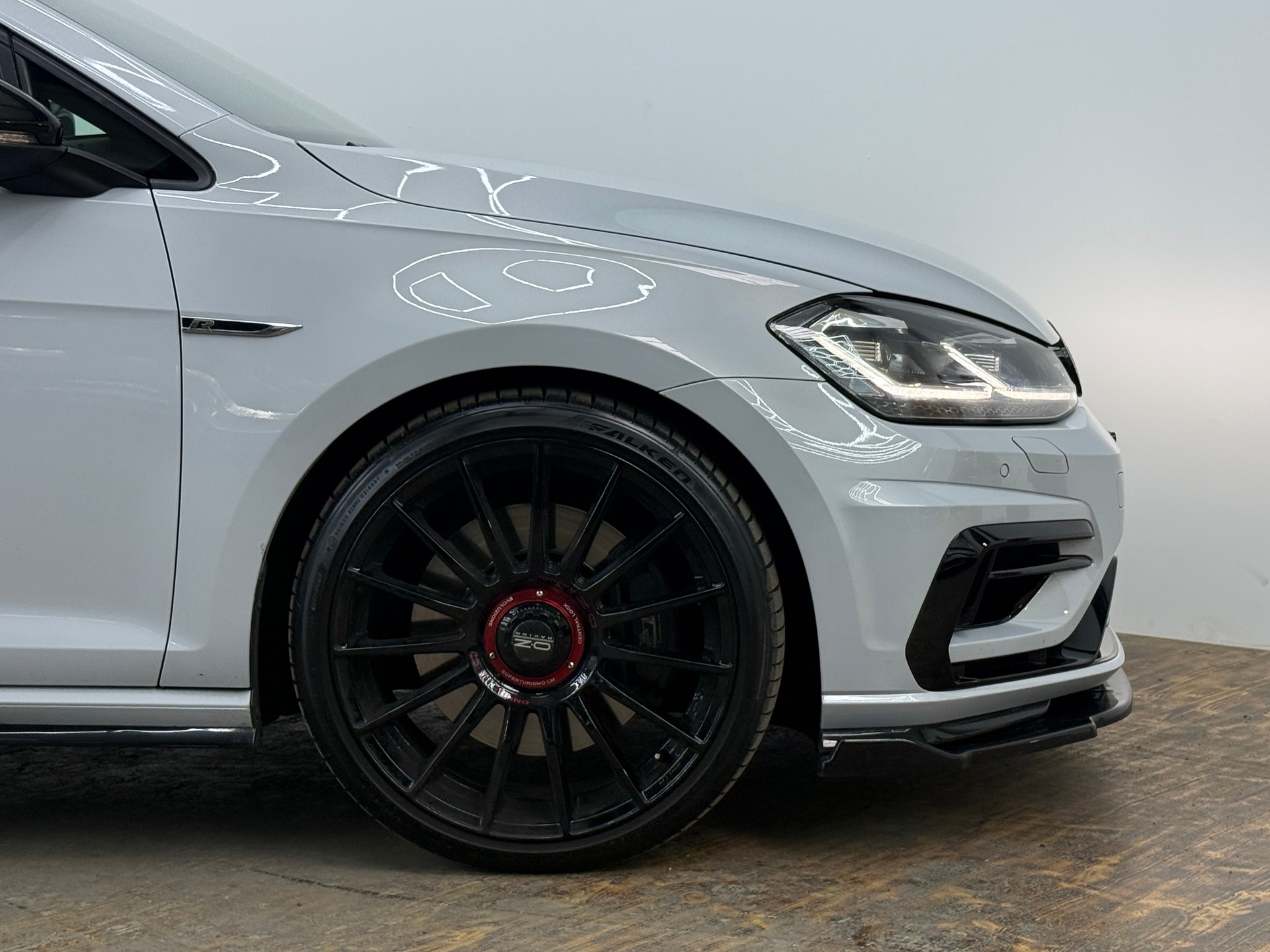 VW Golf 2.0 TSI R 4Motion DSG-image-17